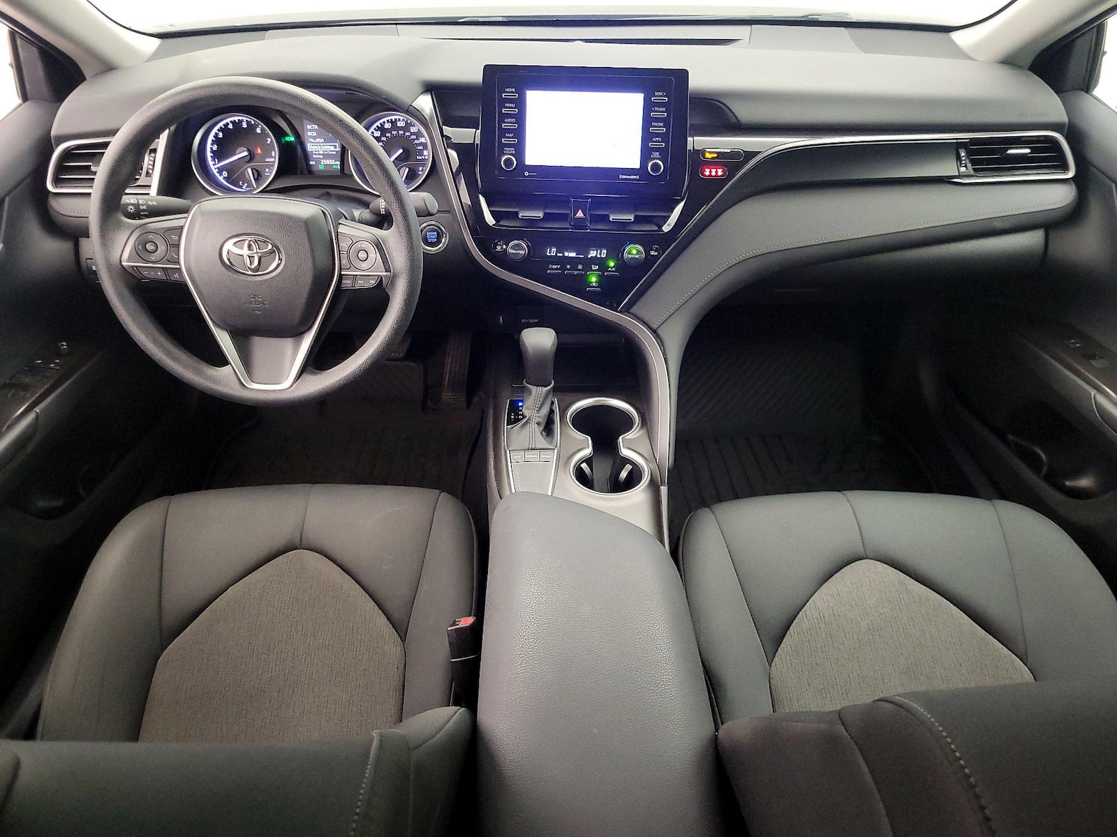 2024 Toyota Camry LE - Photo 10