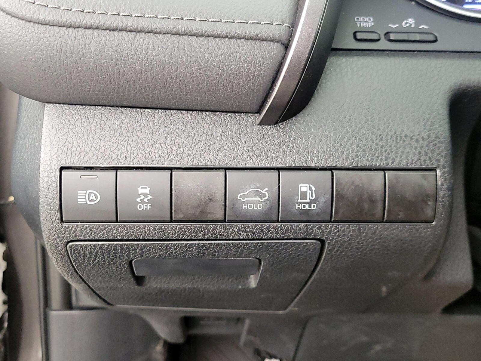 2024 Toyota Camry LE - Photo 14