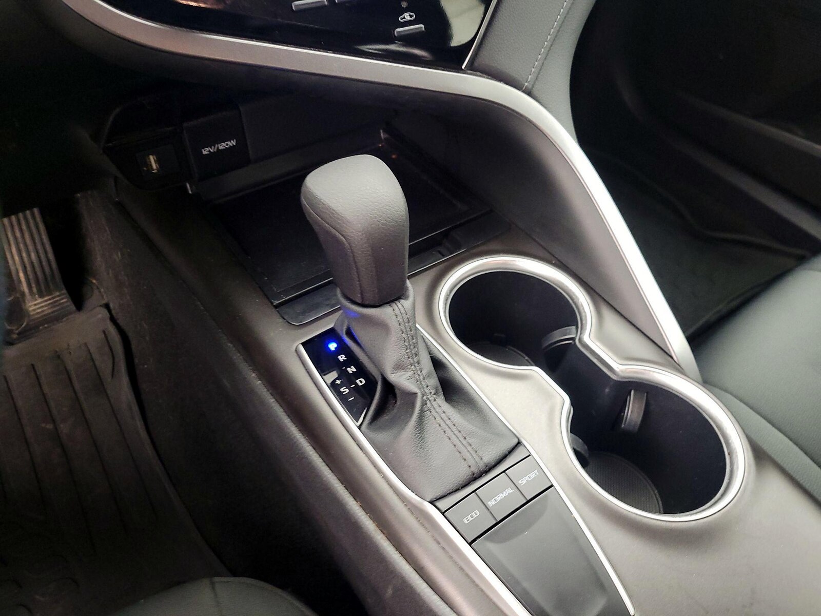 2024 Toyota Camry LE - Photo 18