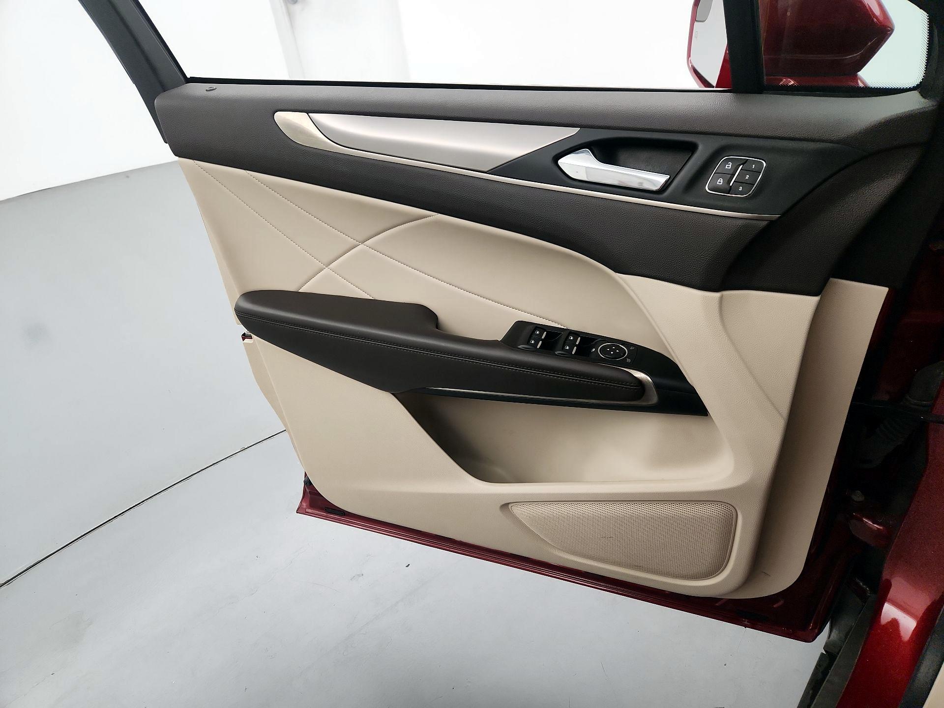 Thumbnail: 2018 Lincoln MKC - 12