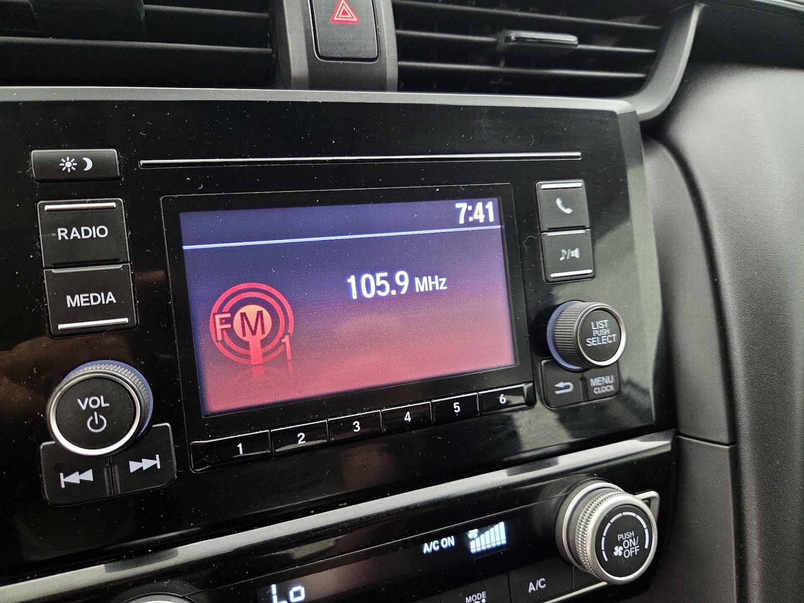 2019 Honda Insight LX - Photo 16