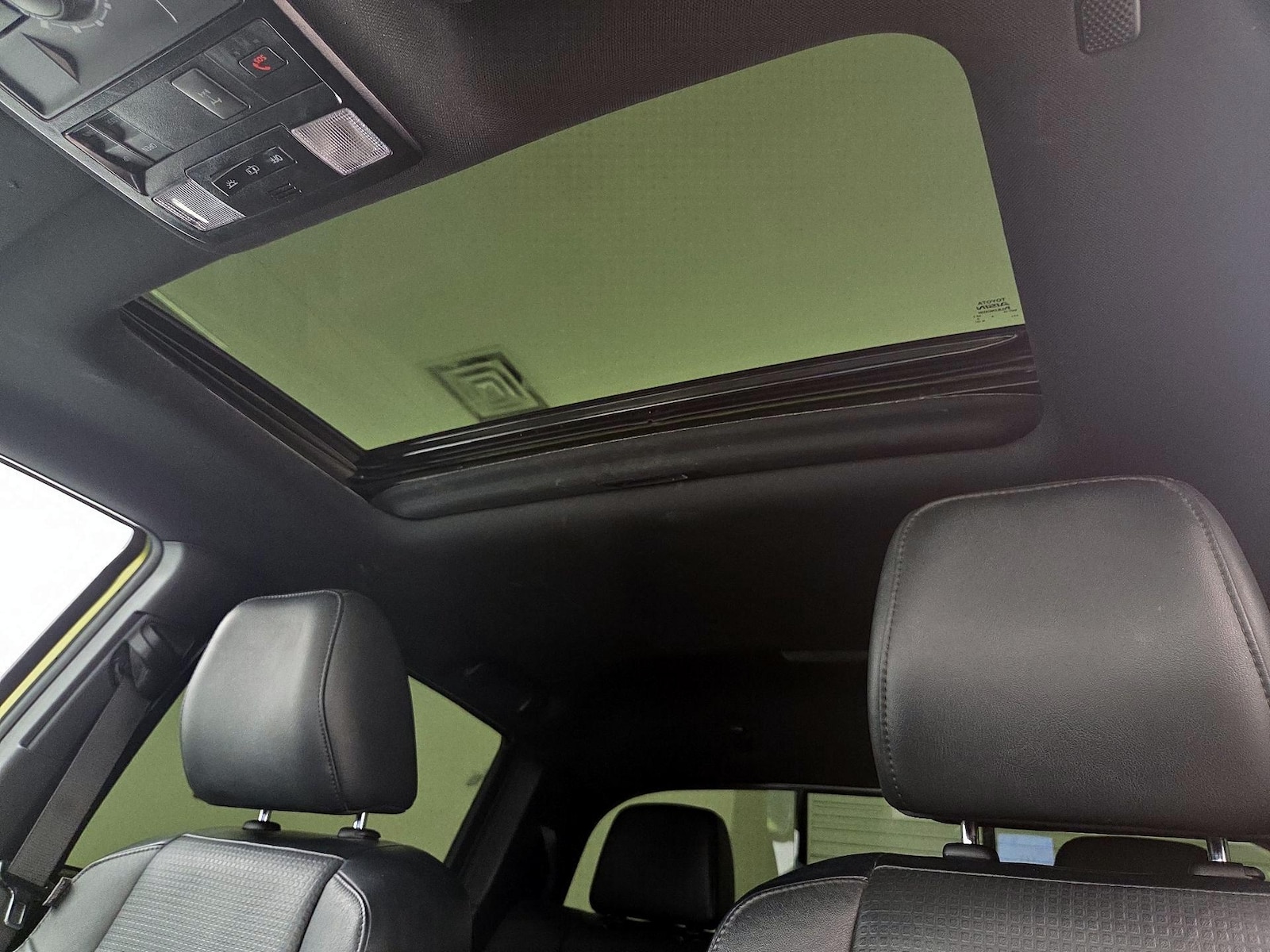 Sunroof(s) & Overhead Airbags