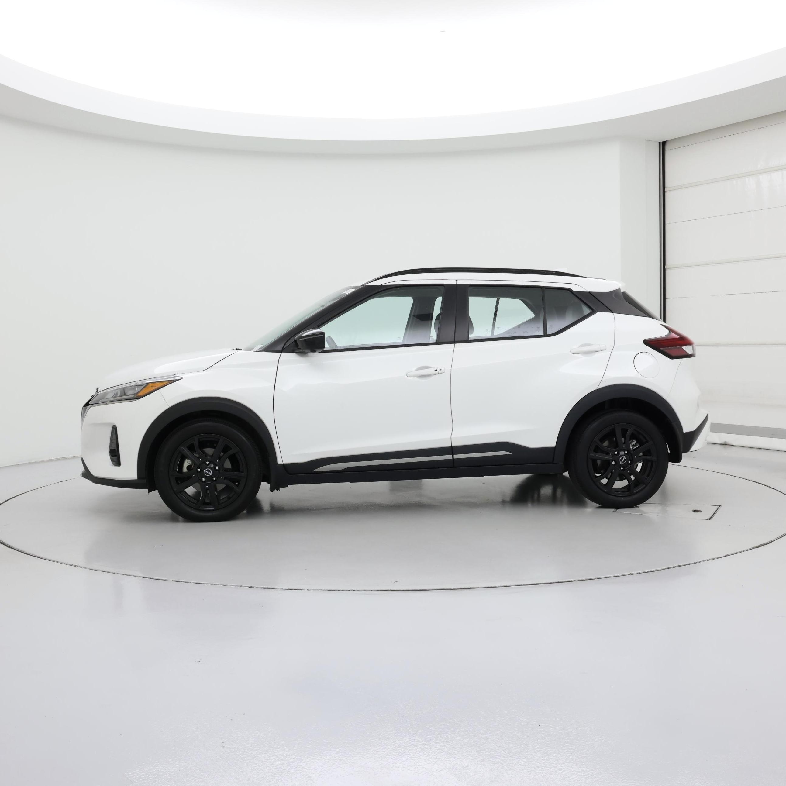 Thumbnail: 2023 Nissan Kicks - 3