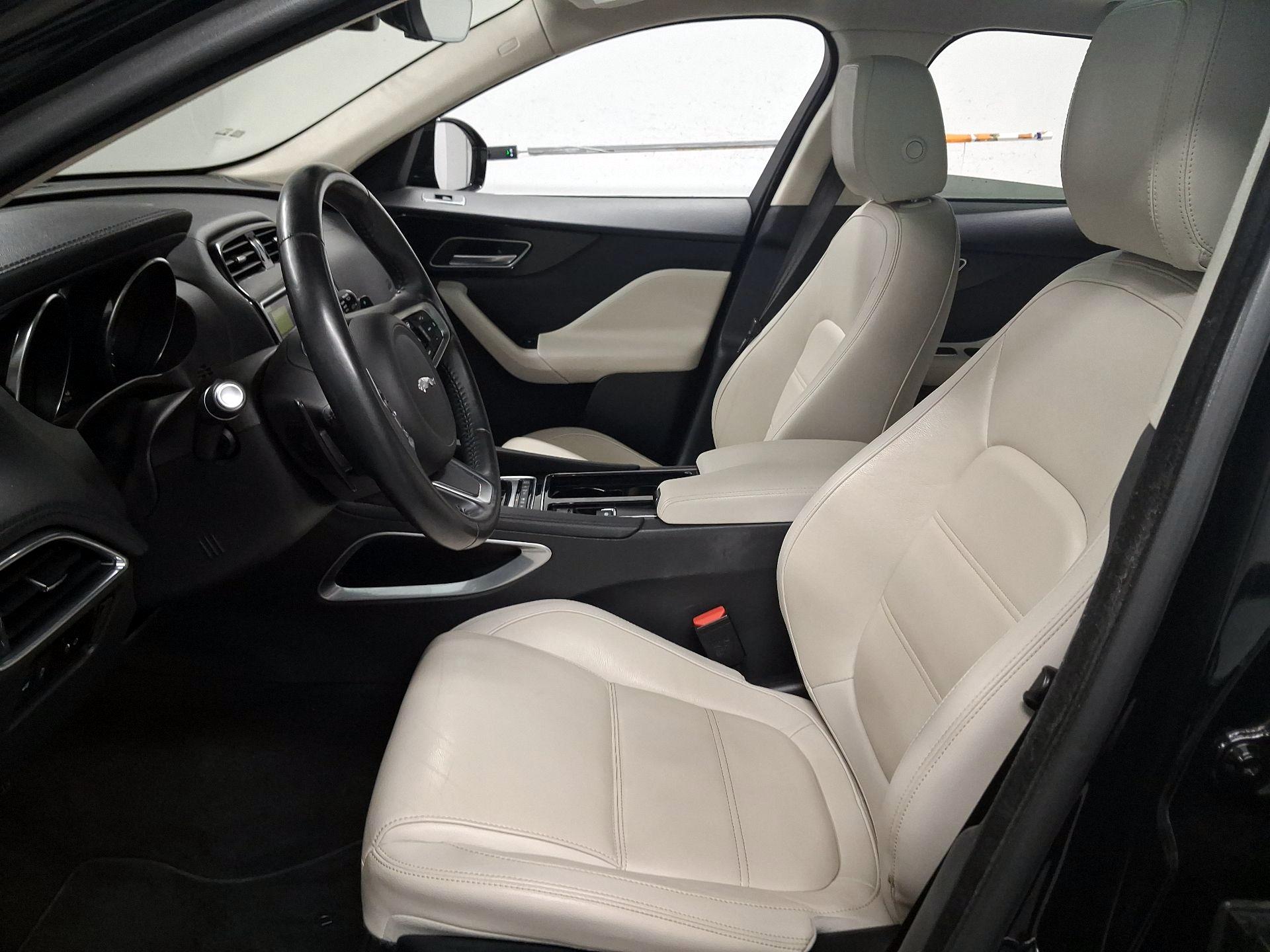 Thumbnail: 2020 Jaguar F-Pace - 9