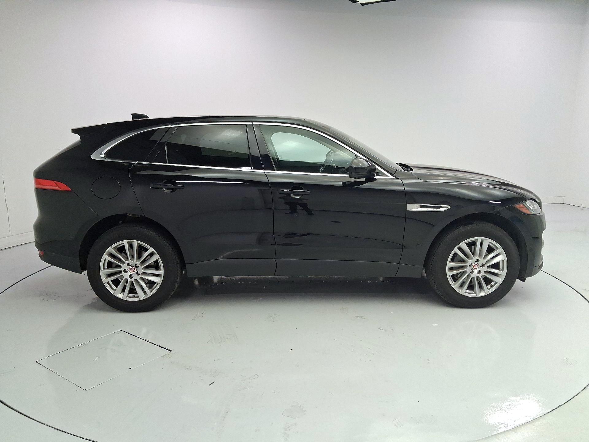 Thumbnail: 2020 Jaguar F-Pace - 4