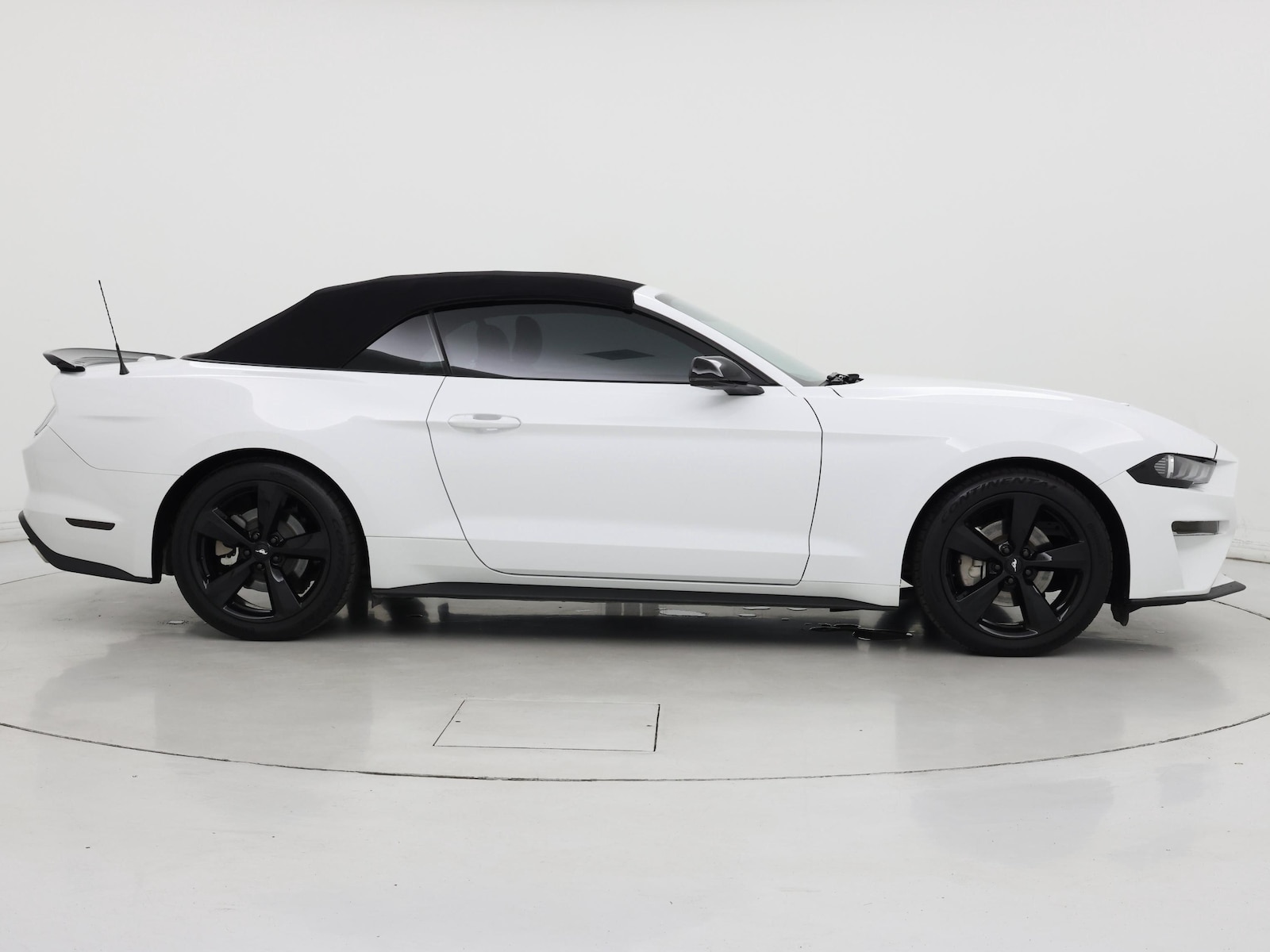 2022 Ford Mustang EcoBoost Premium - Photo 8