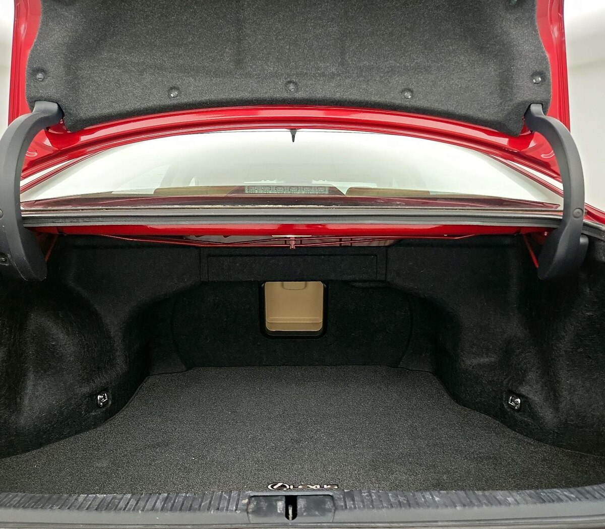 Trunk/Cargo (Seats Up)