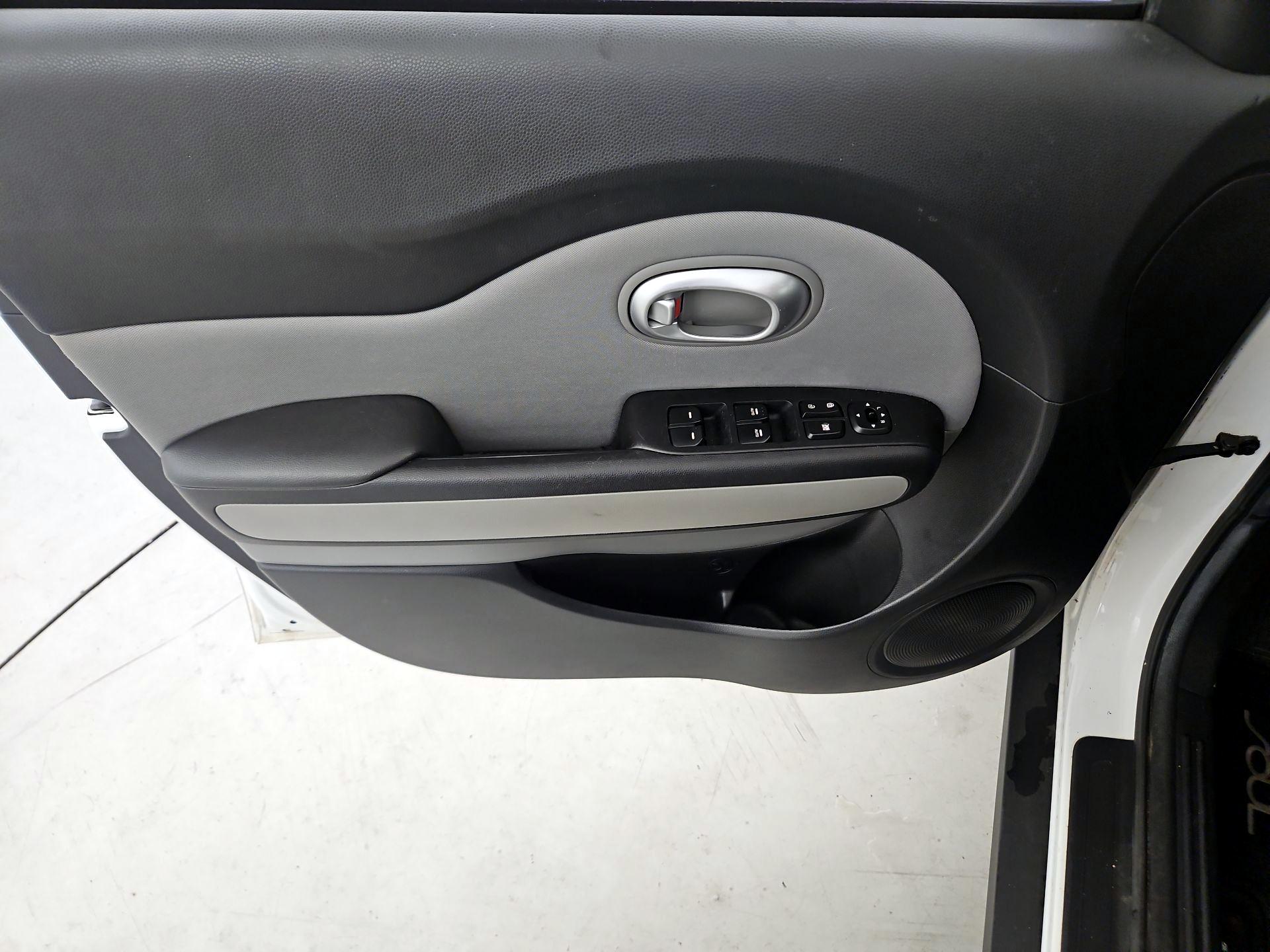Thumbnail: 2015 Kia Soul - 12