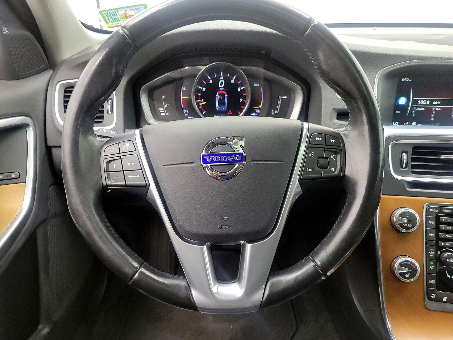 Thumbnail: 2016 Volvo S60 - 10