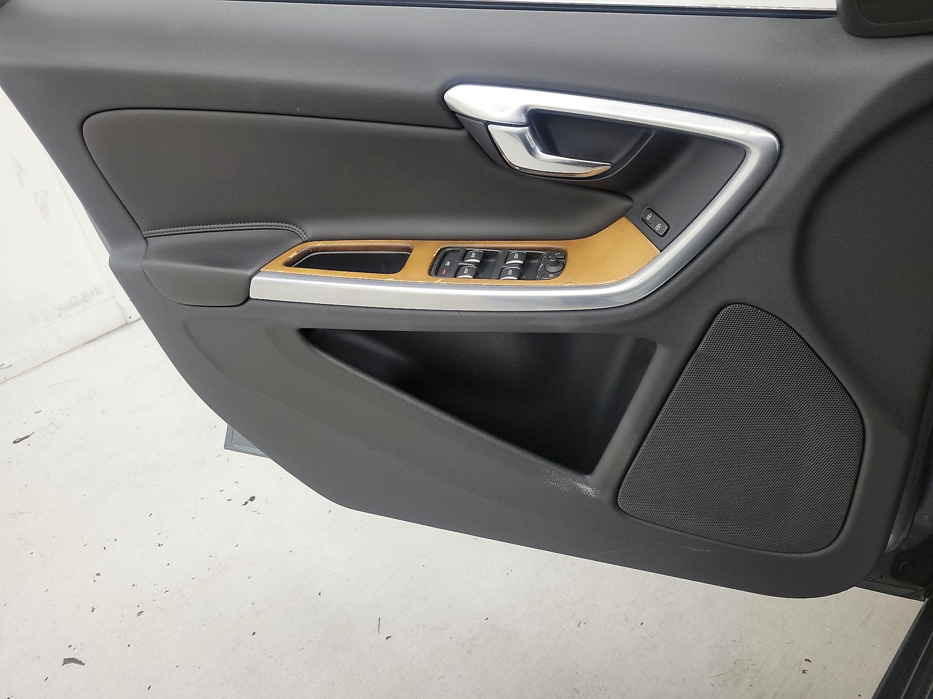 Thumbnail: 2016 Volvo S60 - 12
