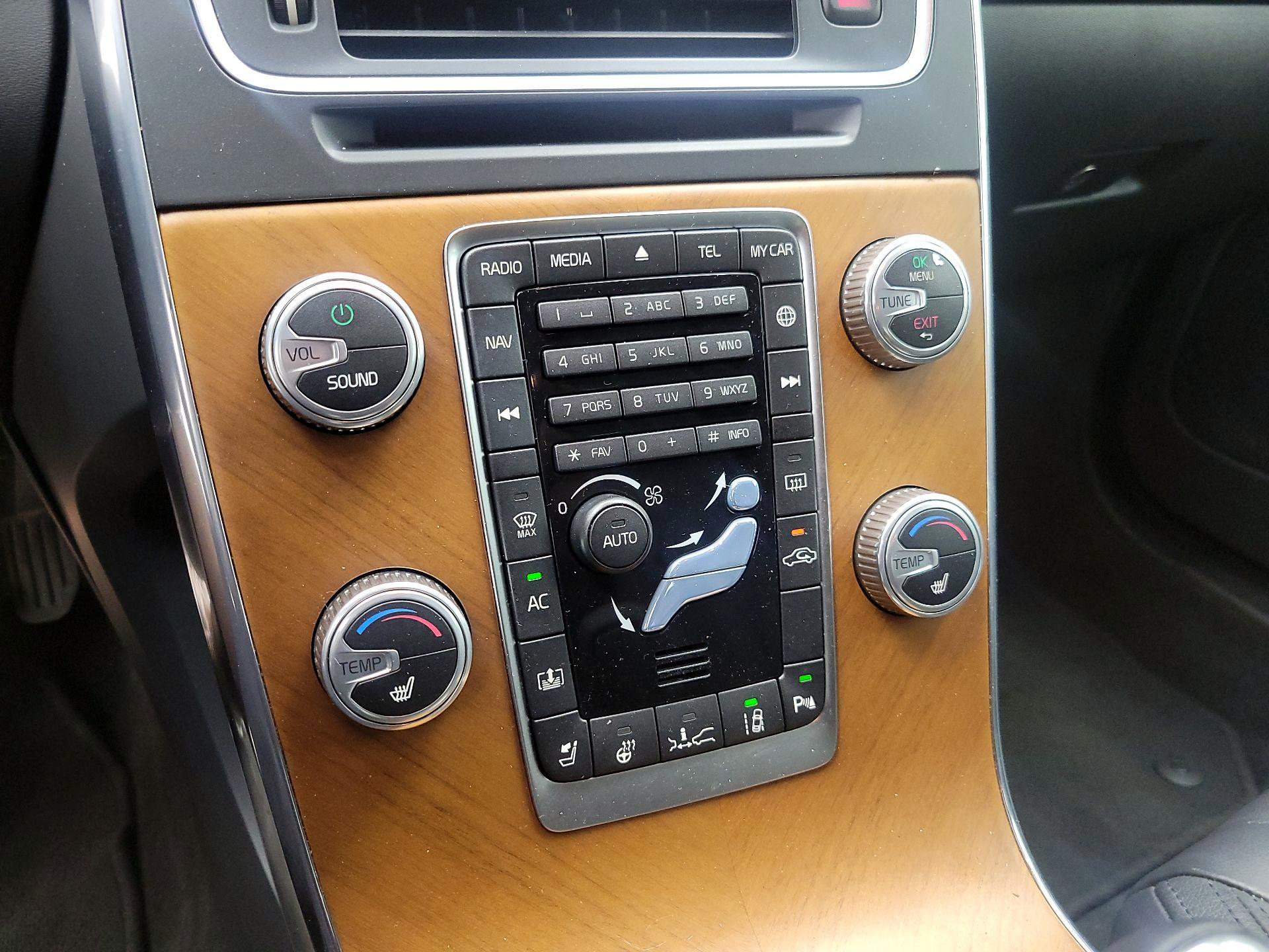 Thumbnail: 2016 Volvo S60 - 16