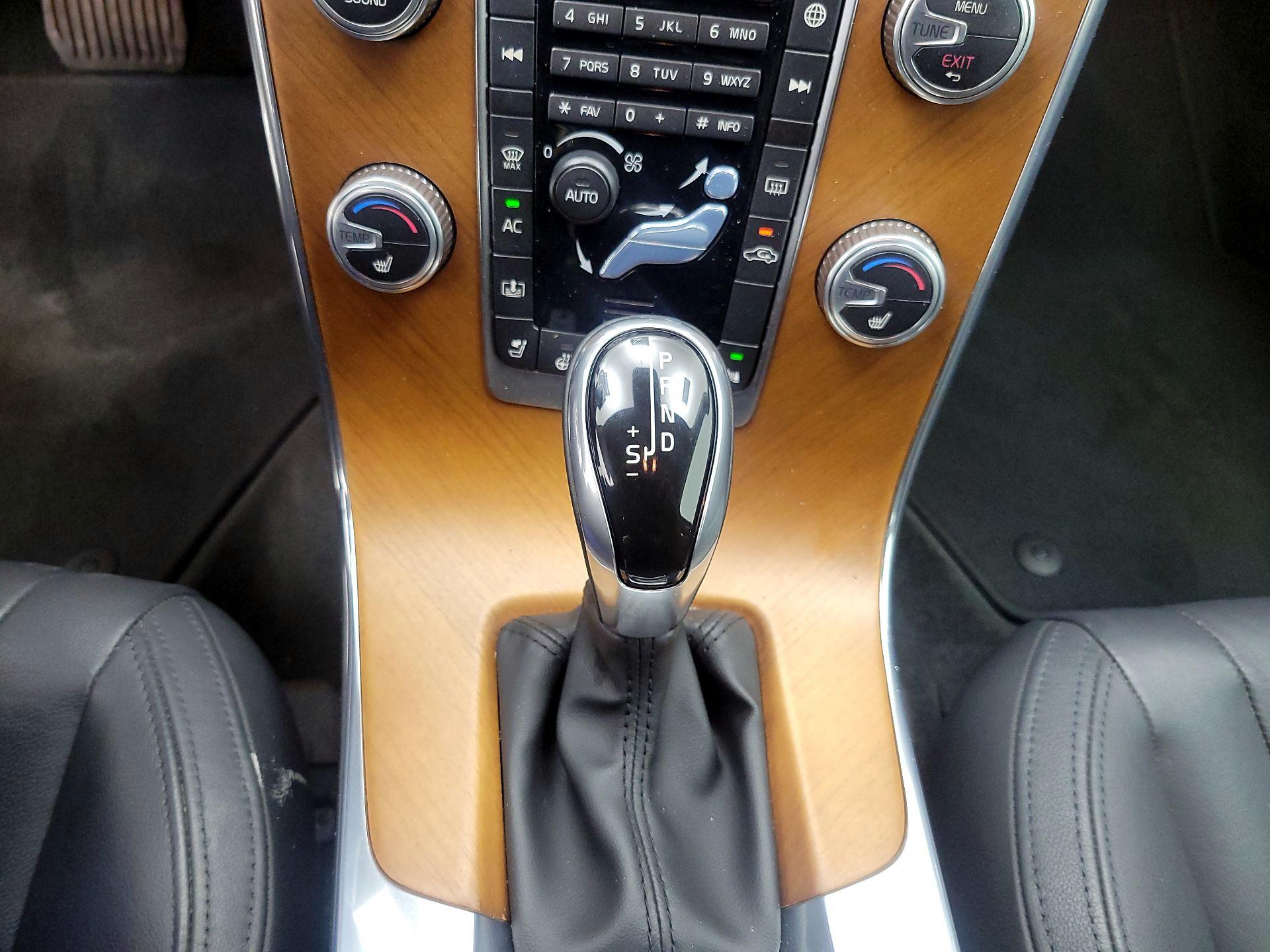 Thumbnail: 2016 Volvo S60 - 17