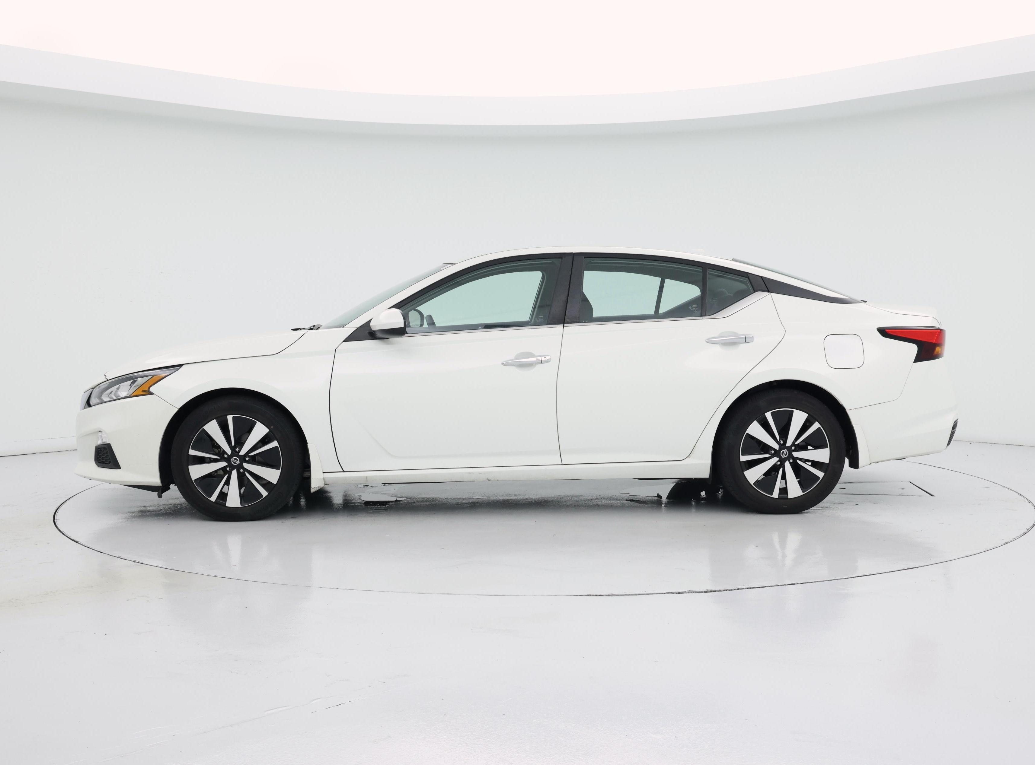 Thumbnail: 2022 Nissan Altima - 3