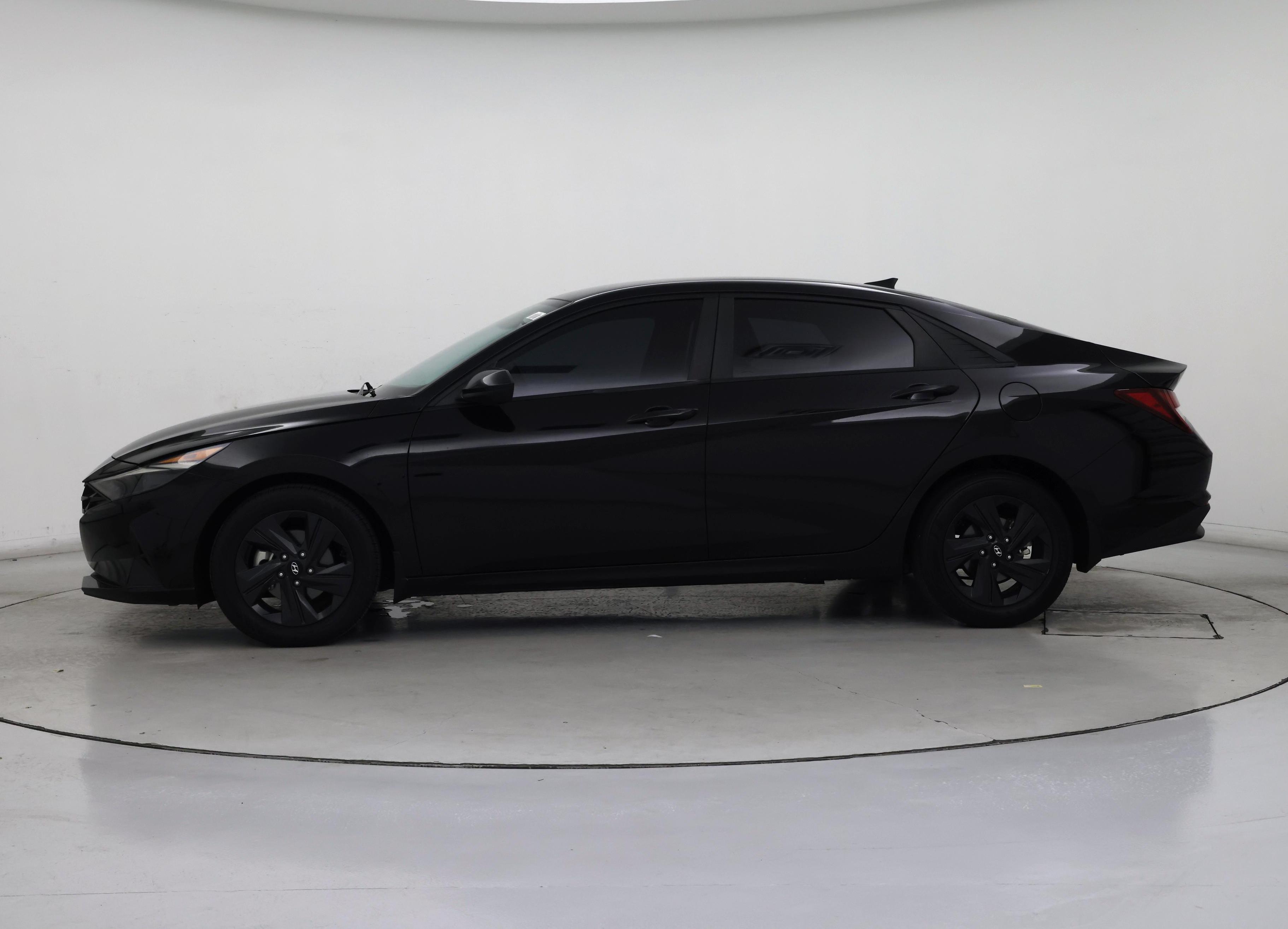 Thumbnail: 2023 Hyundai Elantra - 3