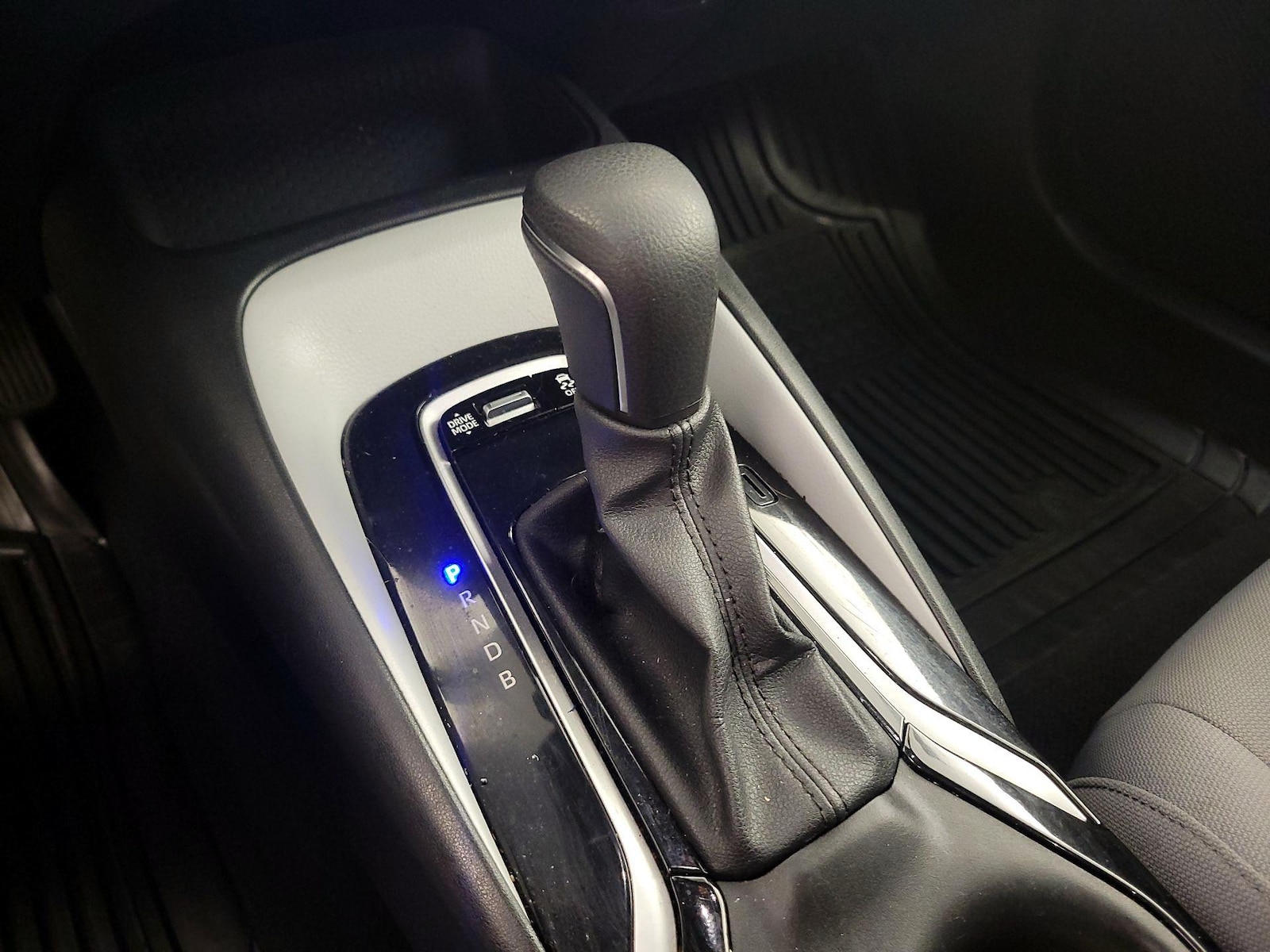 2024 Toyota Corolla SE - Photo 16