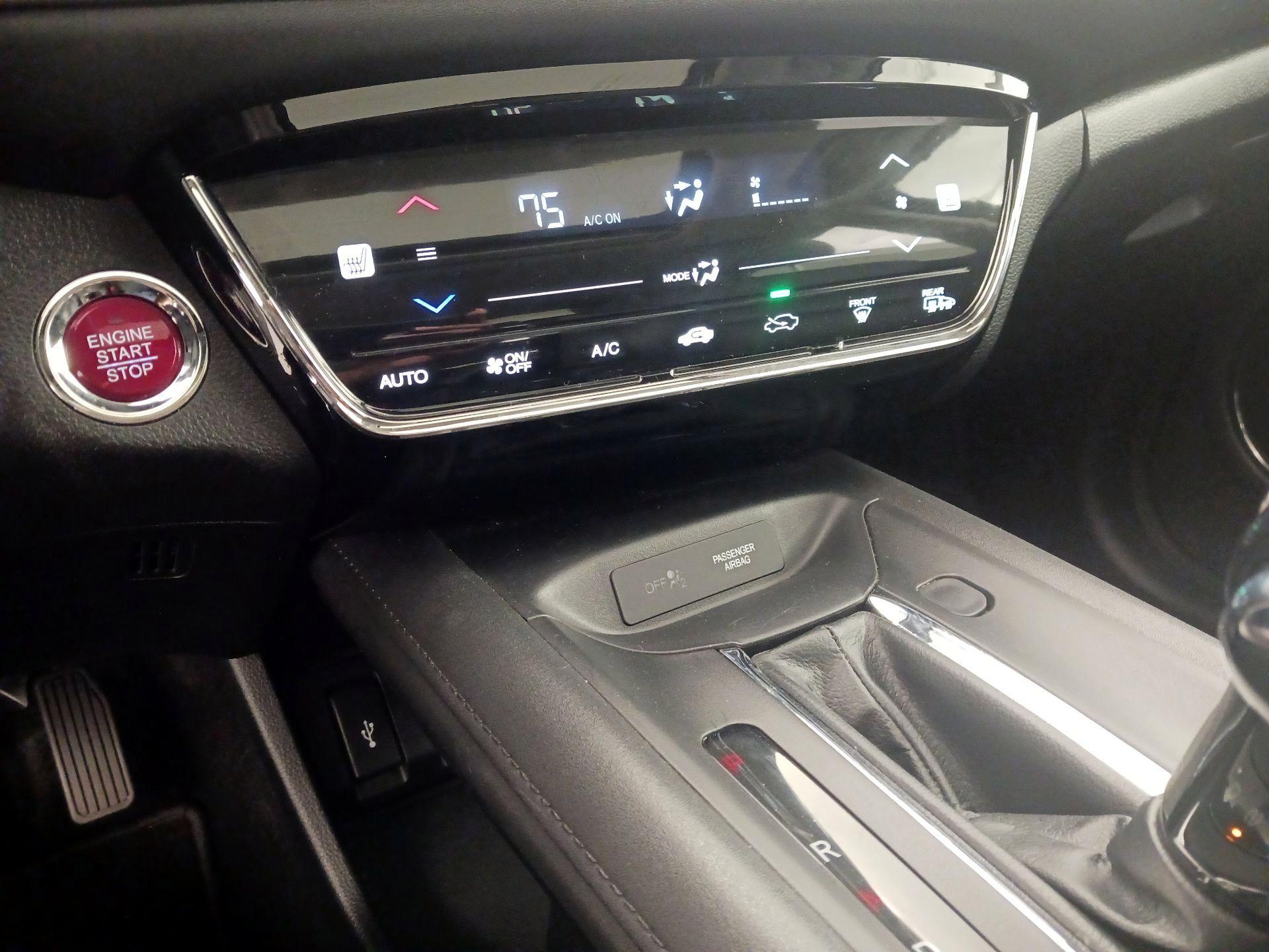 Thumbnail: 2016 Honda HR-V - 17