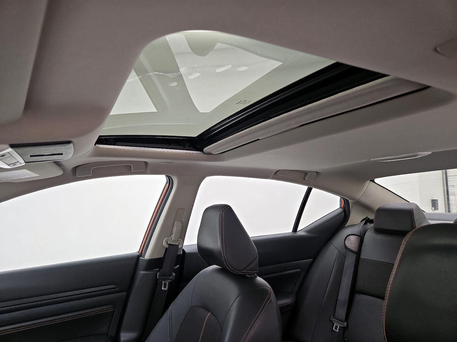 Sunroof(s) & Overhead Airbags