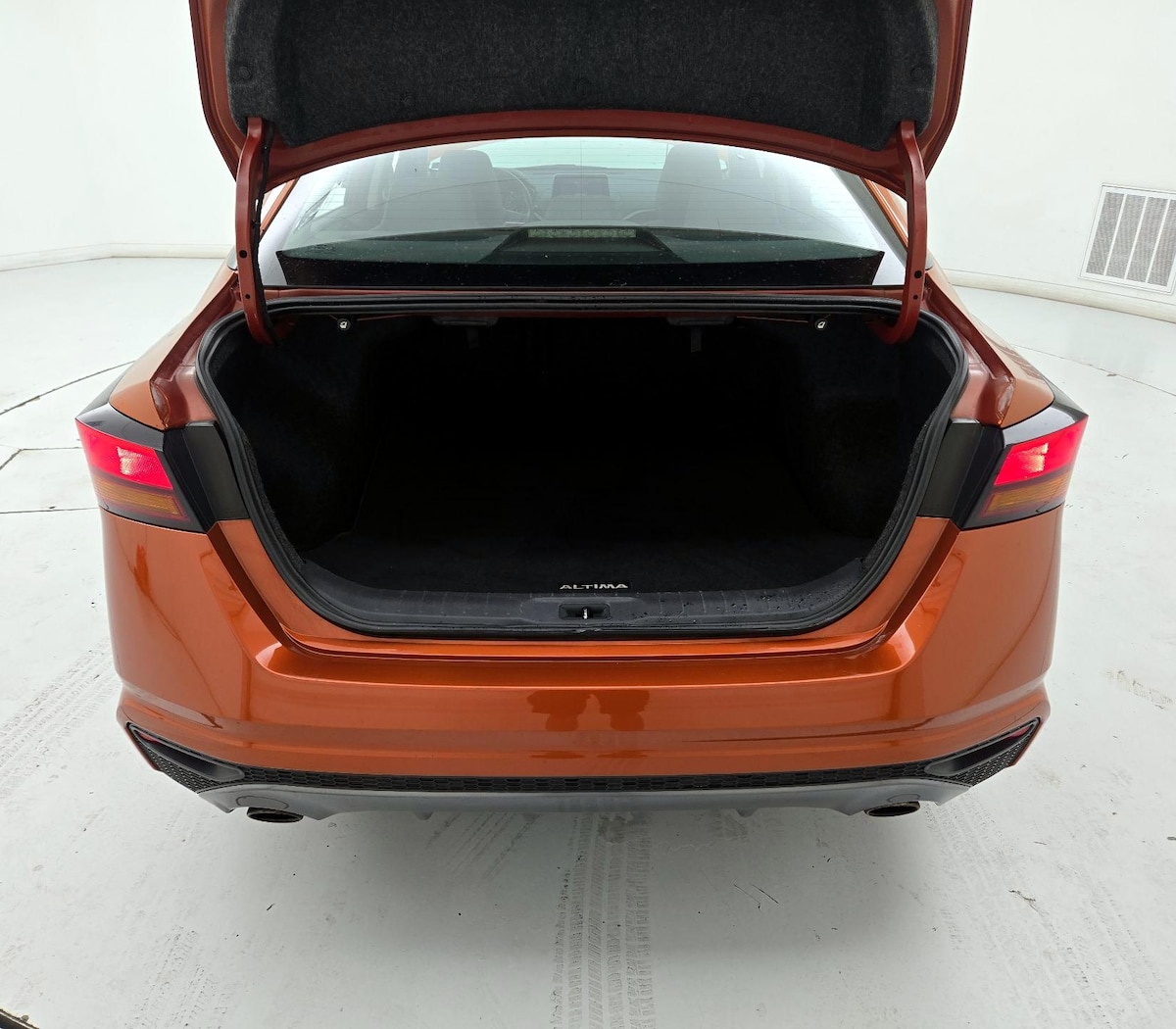 Trunk/Cargo (Seats Up)