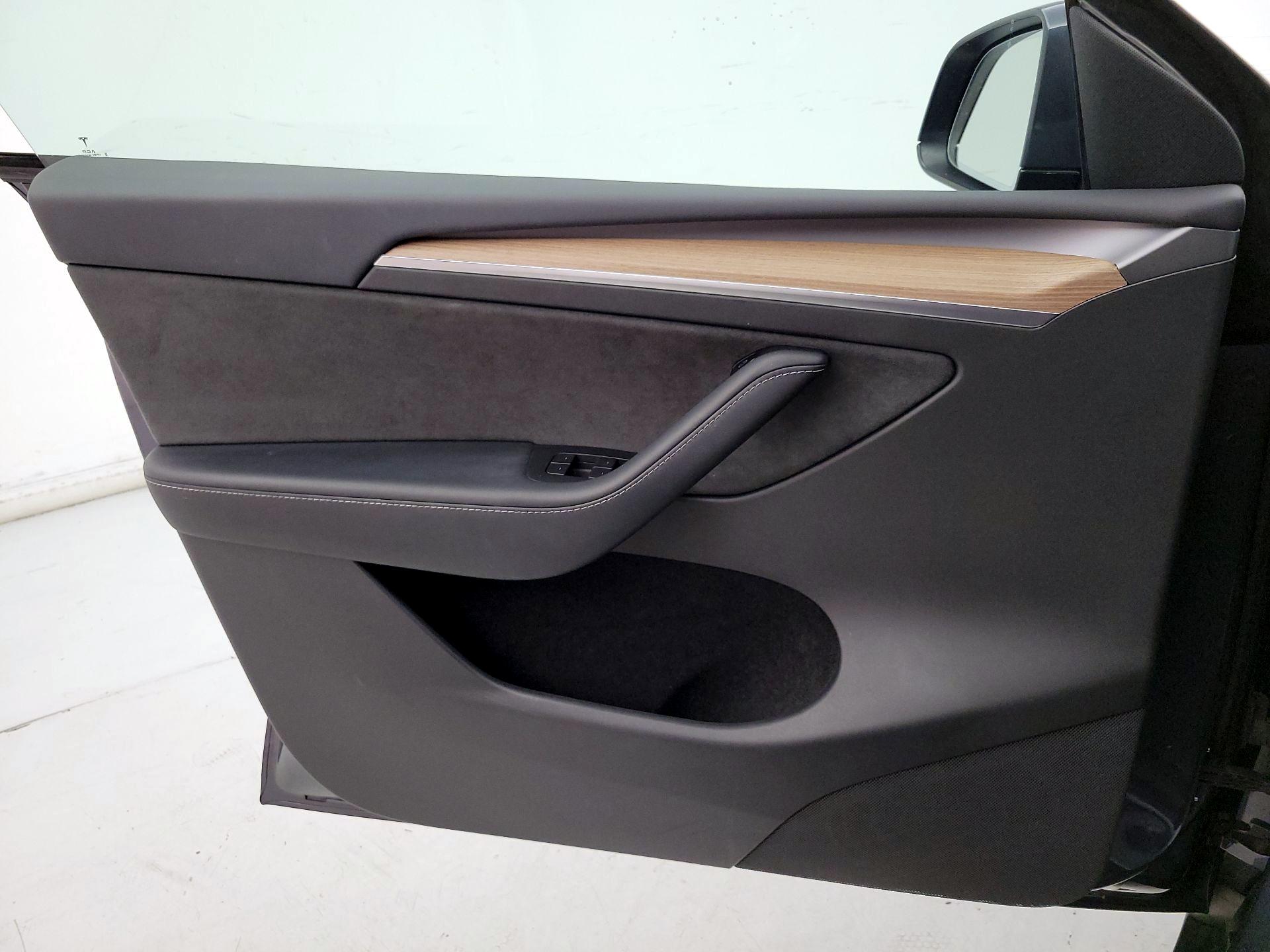 Thumbnail: 2022 Tesla Model Y - 12