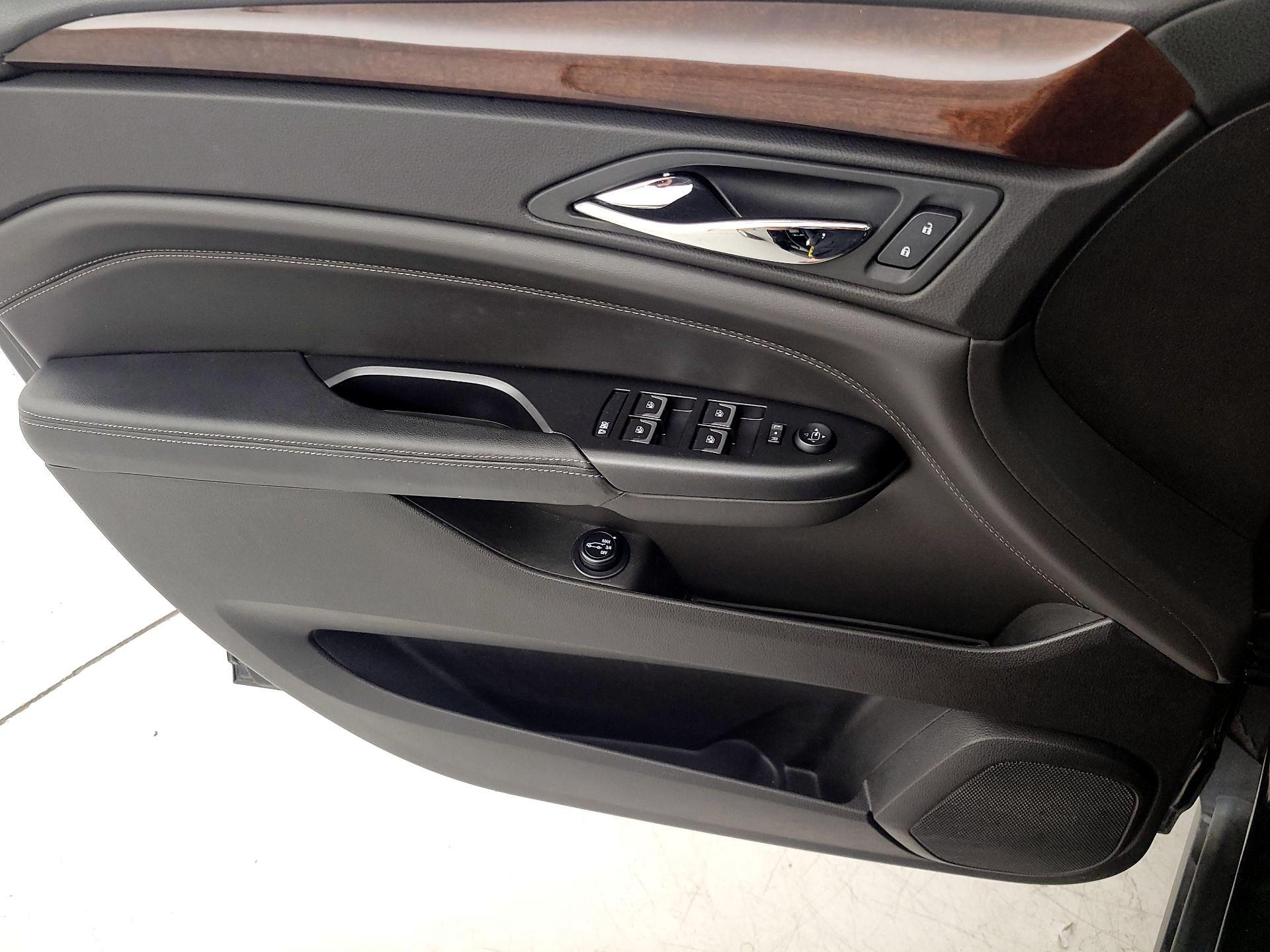 Thumbnail: 2016 Cadillac SRX - 12
