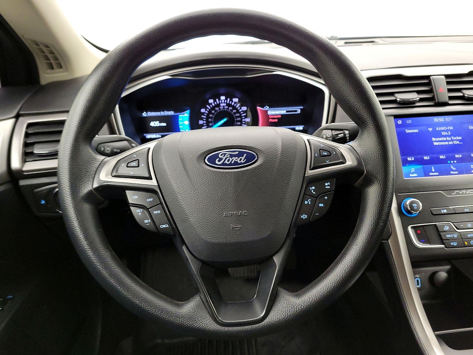 2020 Ford Fusion SE - Photo 11