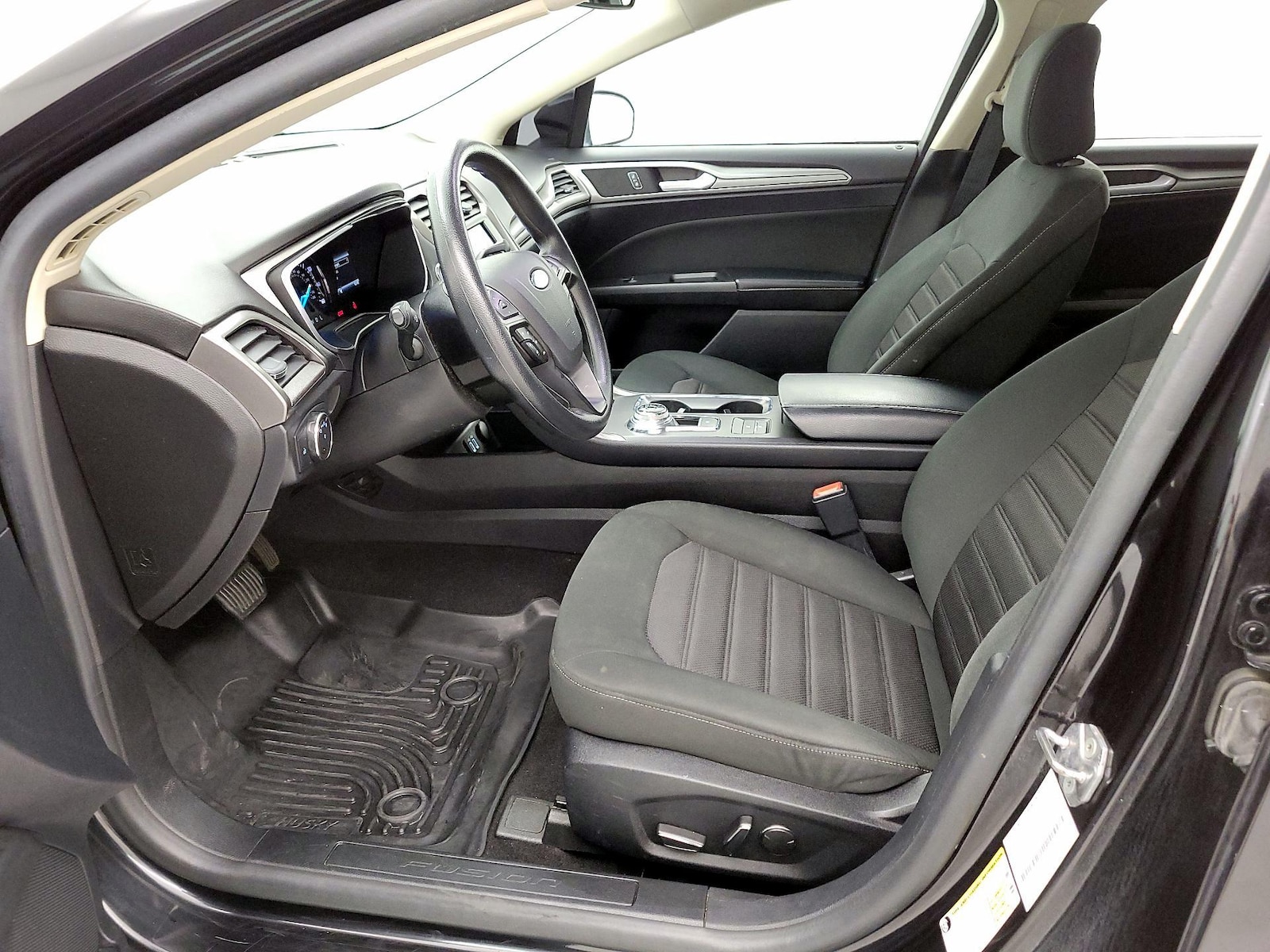 2020 Ford Fusion SE - Photo 12