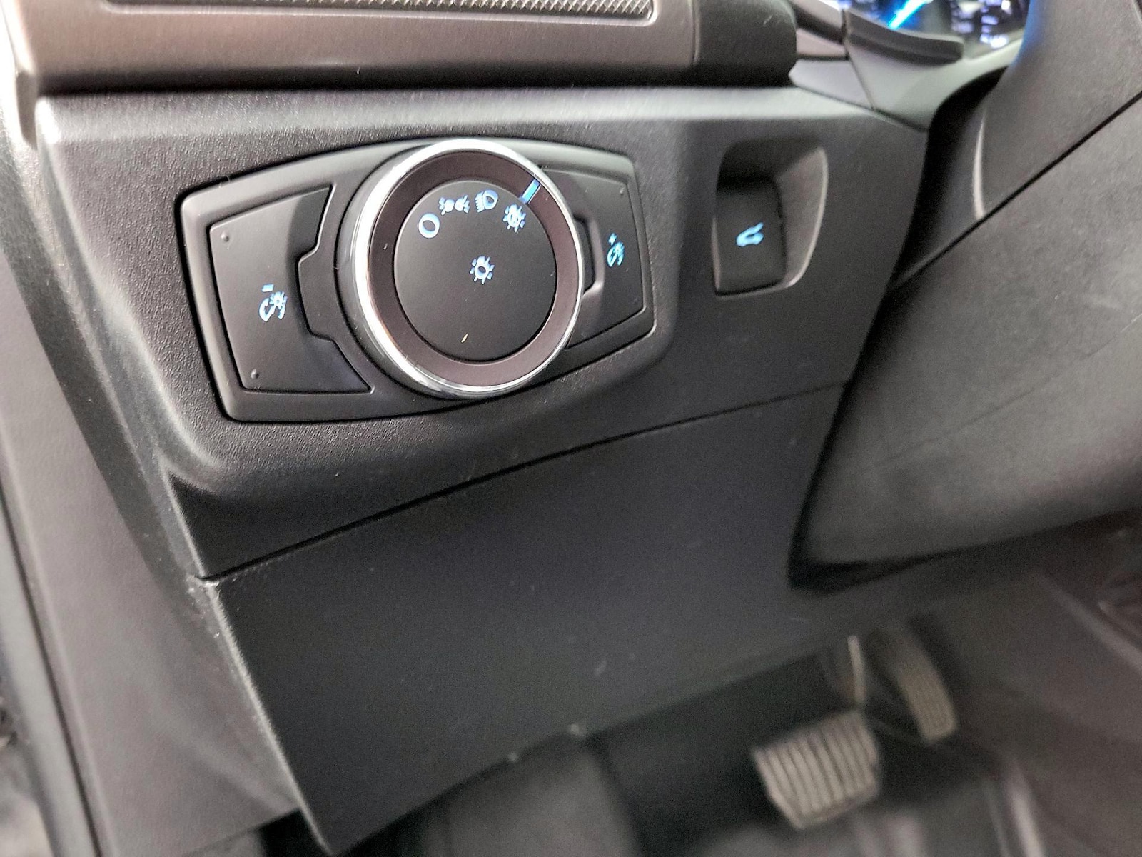 2020 Ford Fusion SE - Photo 14