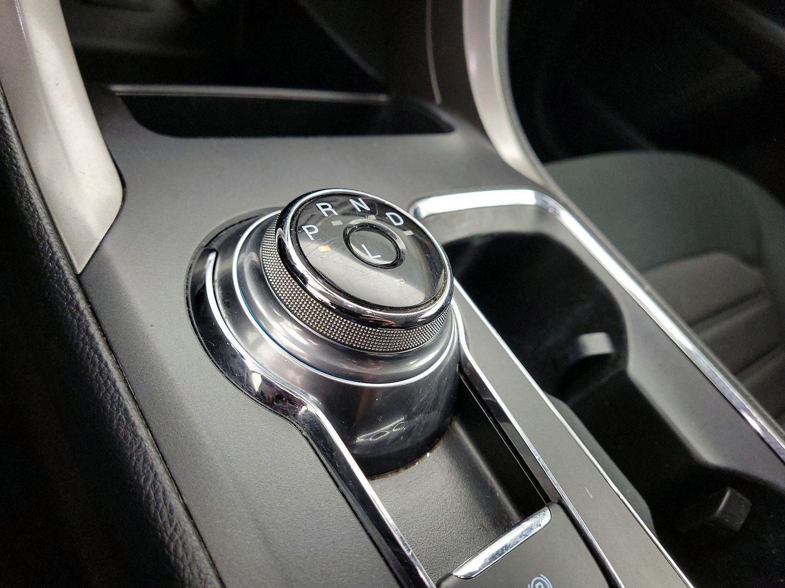 2020 Ford Fusion SE - Photo 18