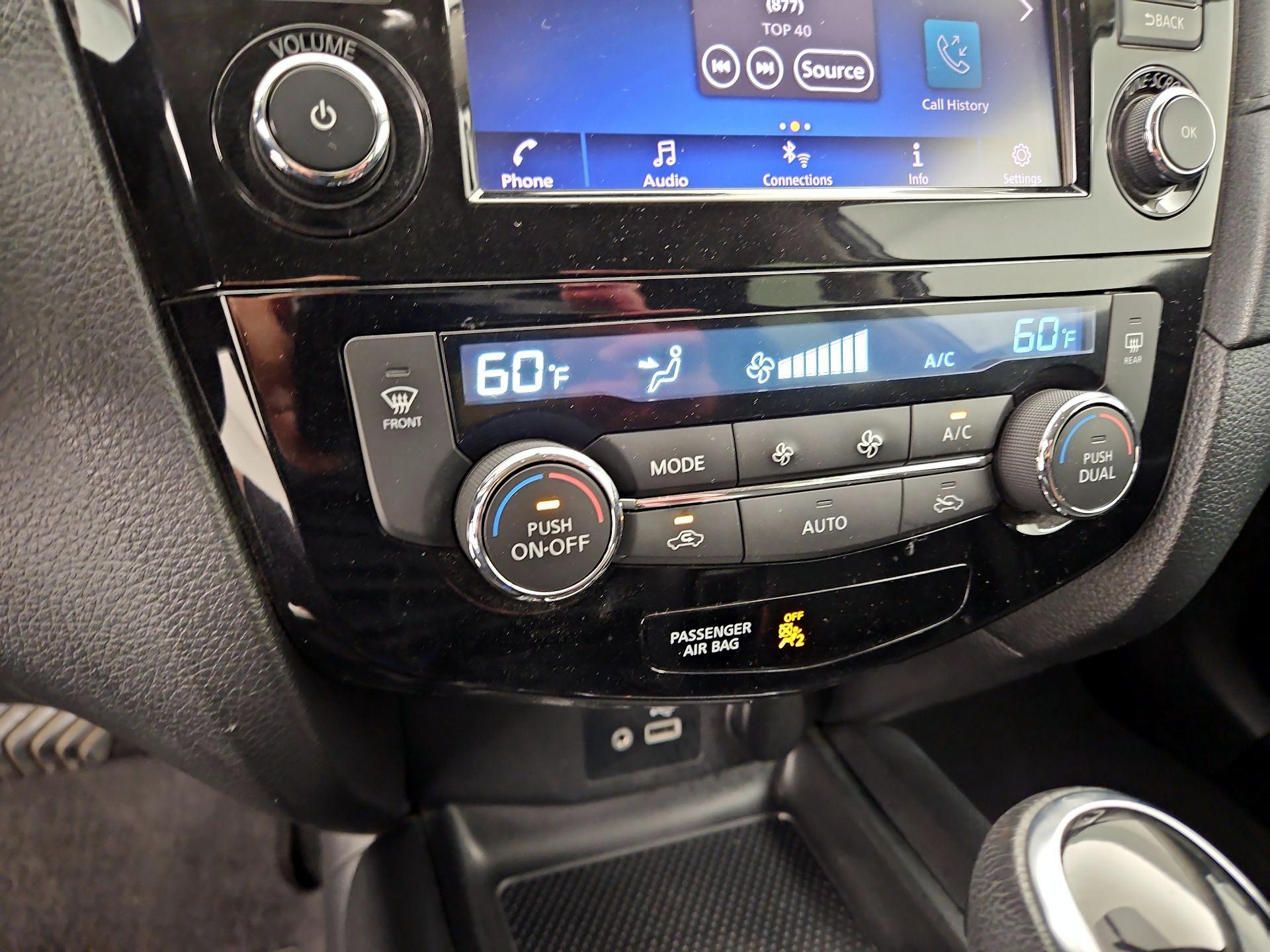 Thumbnail: 2018 Nissan Rogue - 16