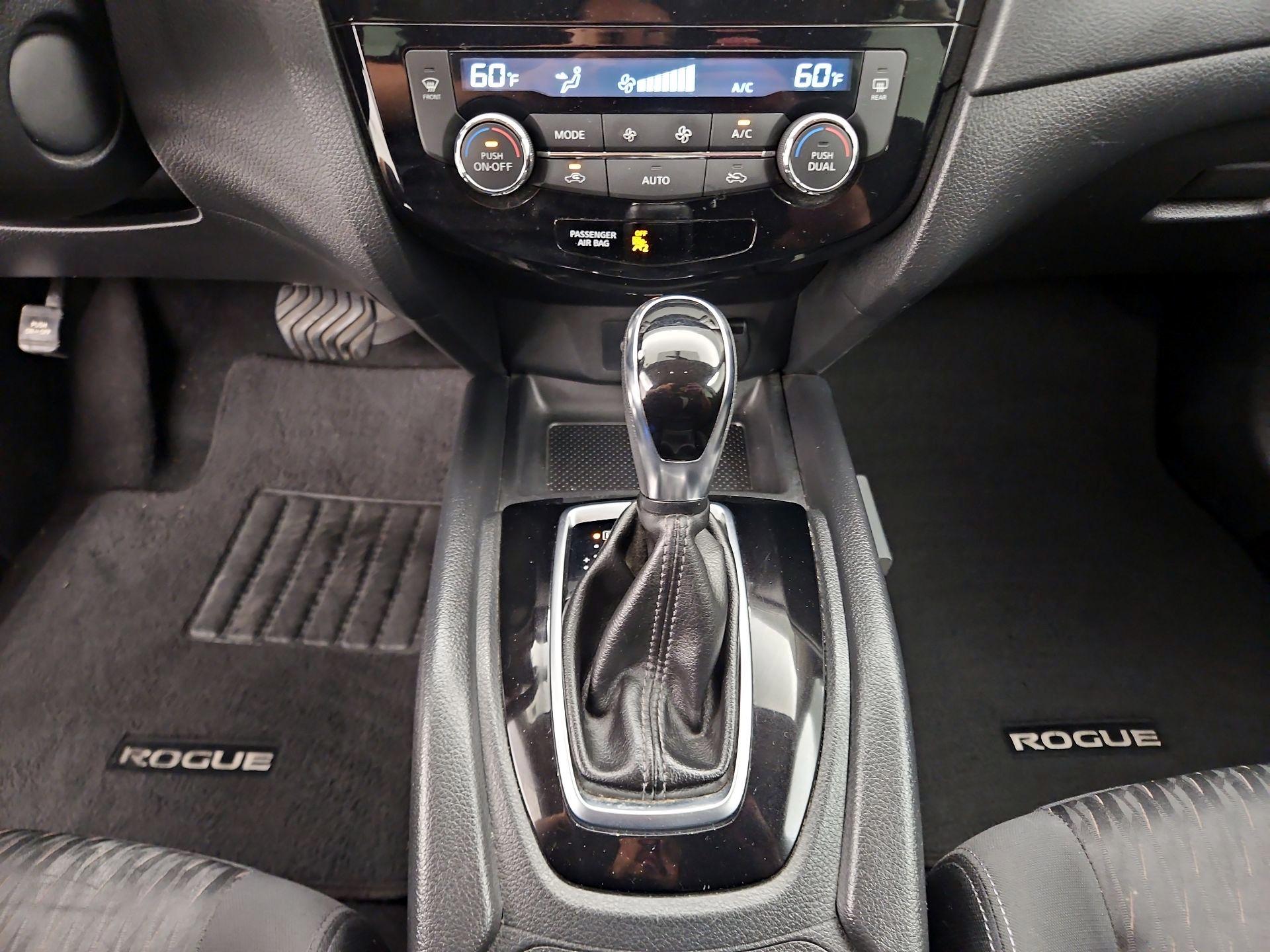 Thumbnail: 2018 Nissan Rogue - 17