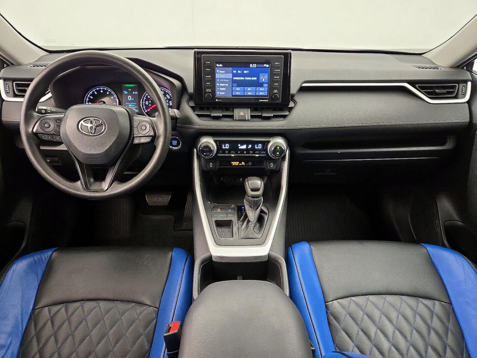 2022 Toyota RAV4 XLE - Photo 10