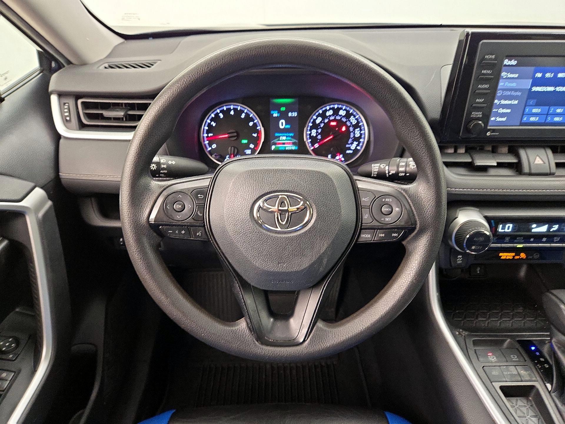 Thumbnail: 2022 Toyota RAV4 - 10