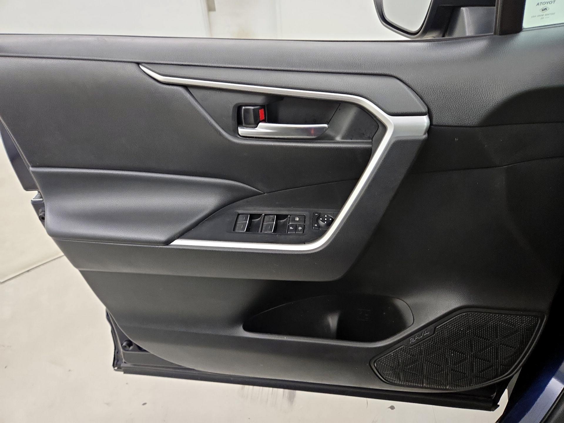 Thumbnail: 2022 Toyota RAV4 - 12