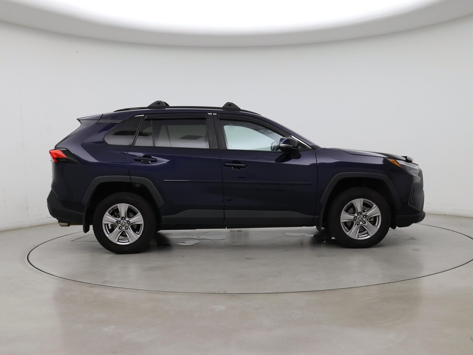 2022 Toyota RAV4 XLE - Photo 8
