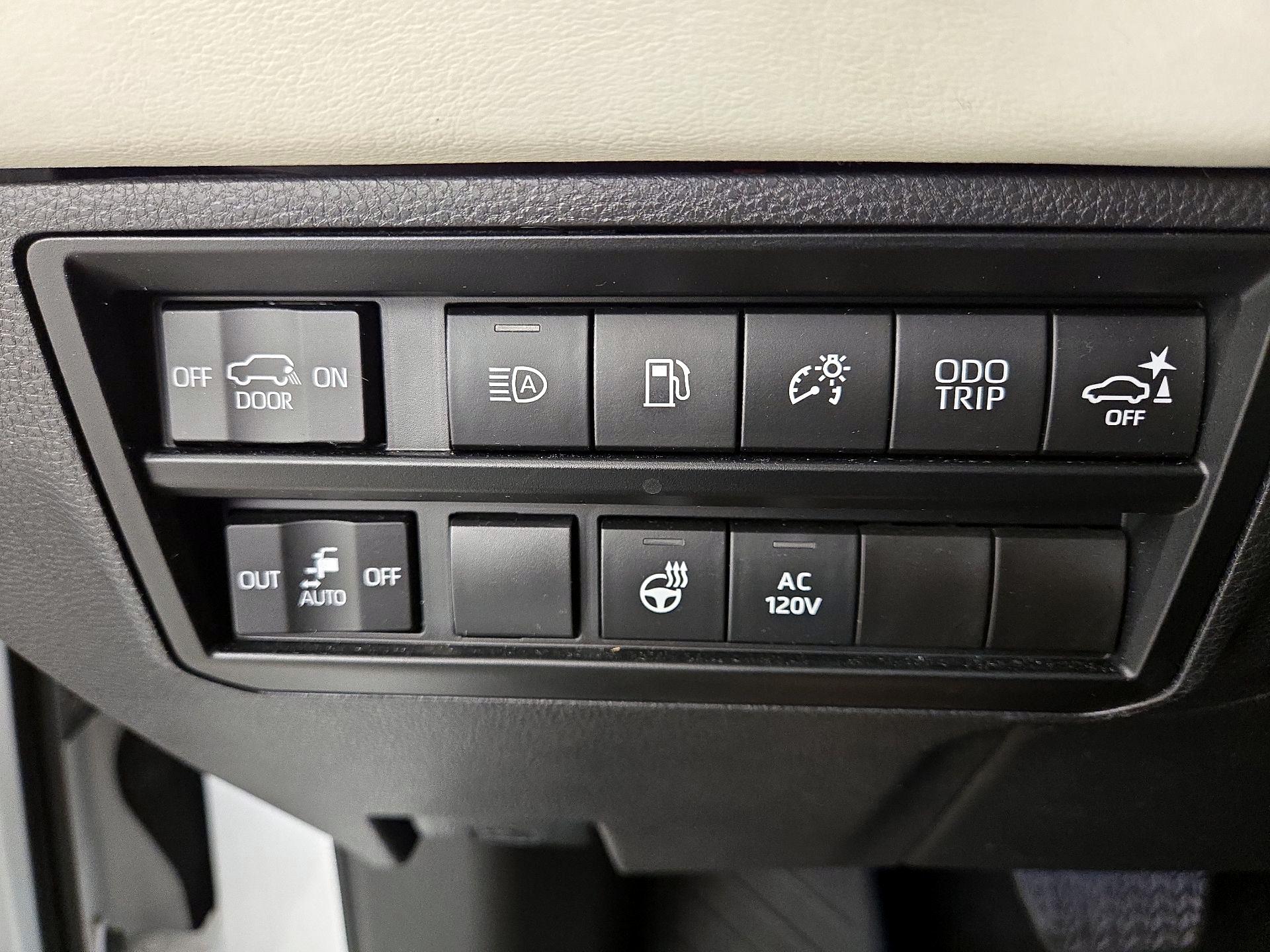 Thumbnail: 2023 Toyota Sequoia - 13