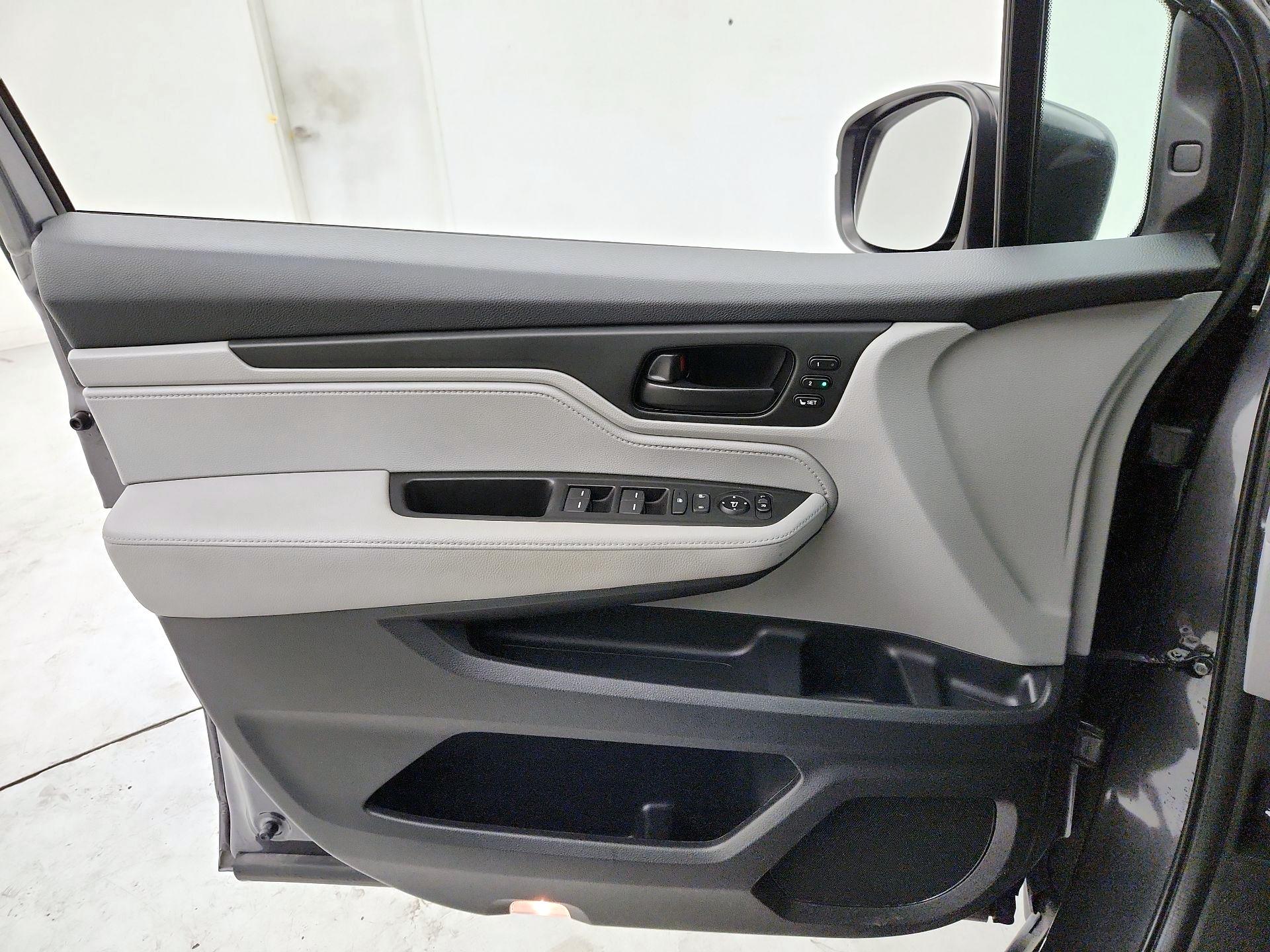 Thumbnail: 2018 Honda Odyssey - 12