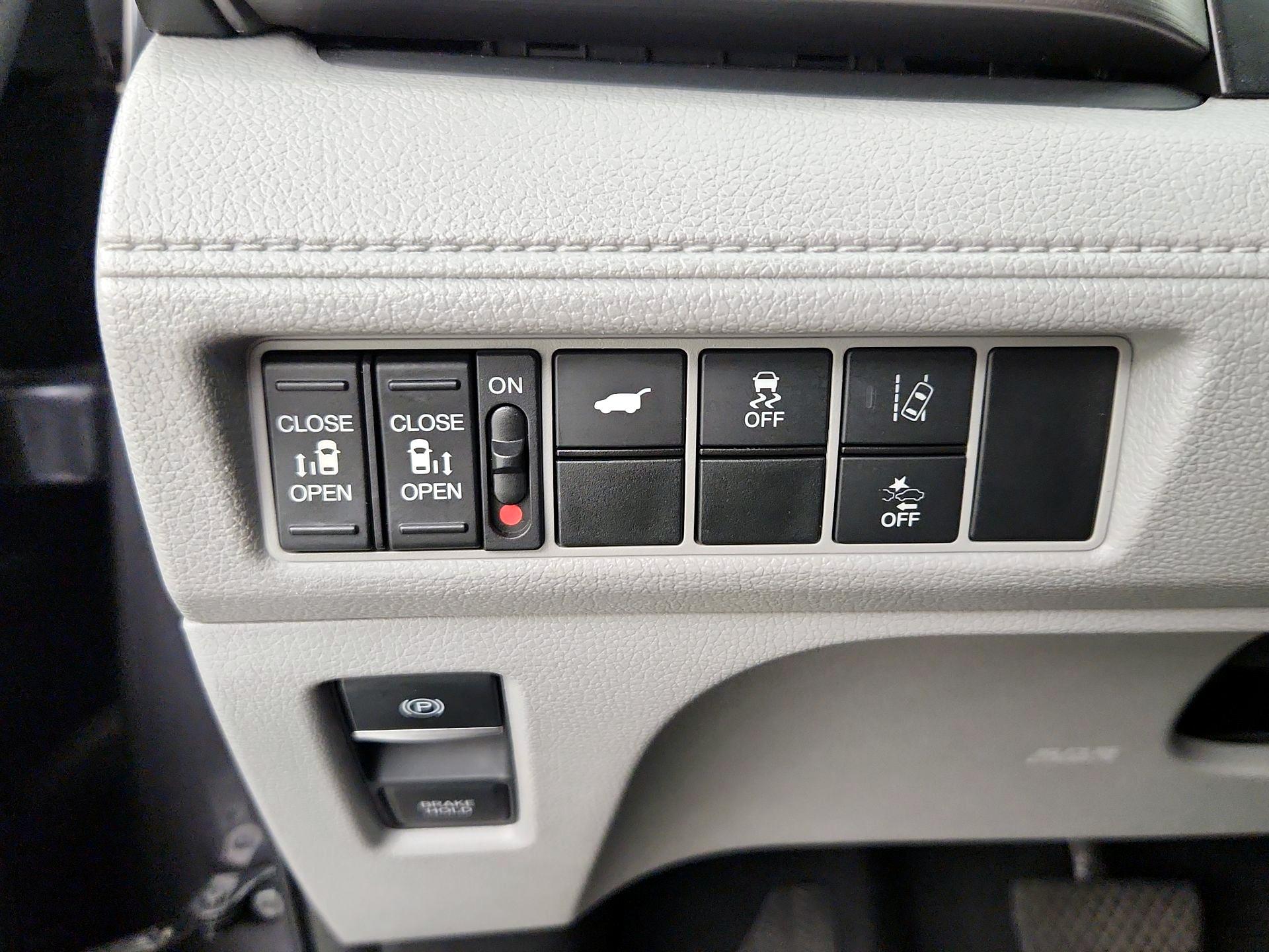 Thumbnail: 2018 Honda Odyssey - 13