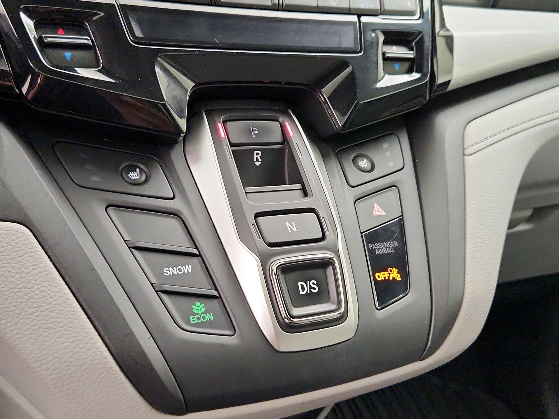 Thumbnail: 2018 Honda Odyssey - 17