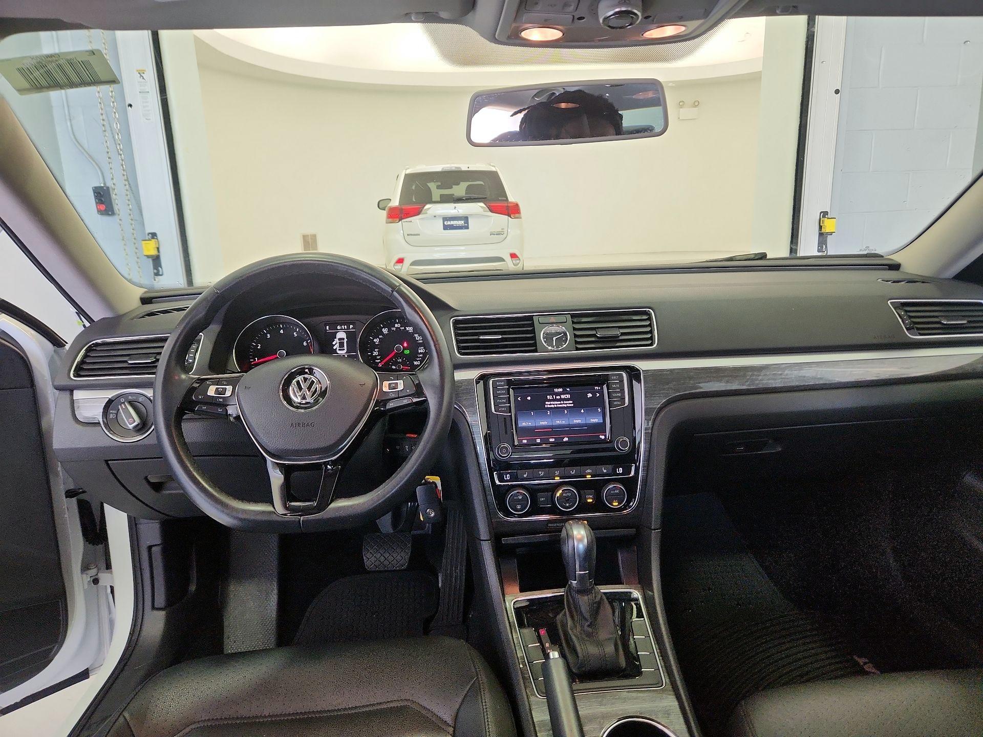Thumbnail: 2016 Volkswagen Passat - 9