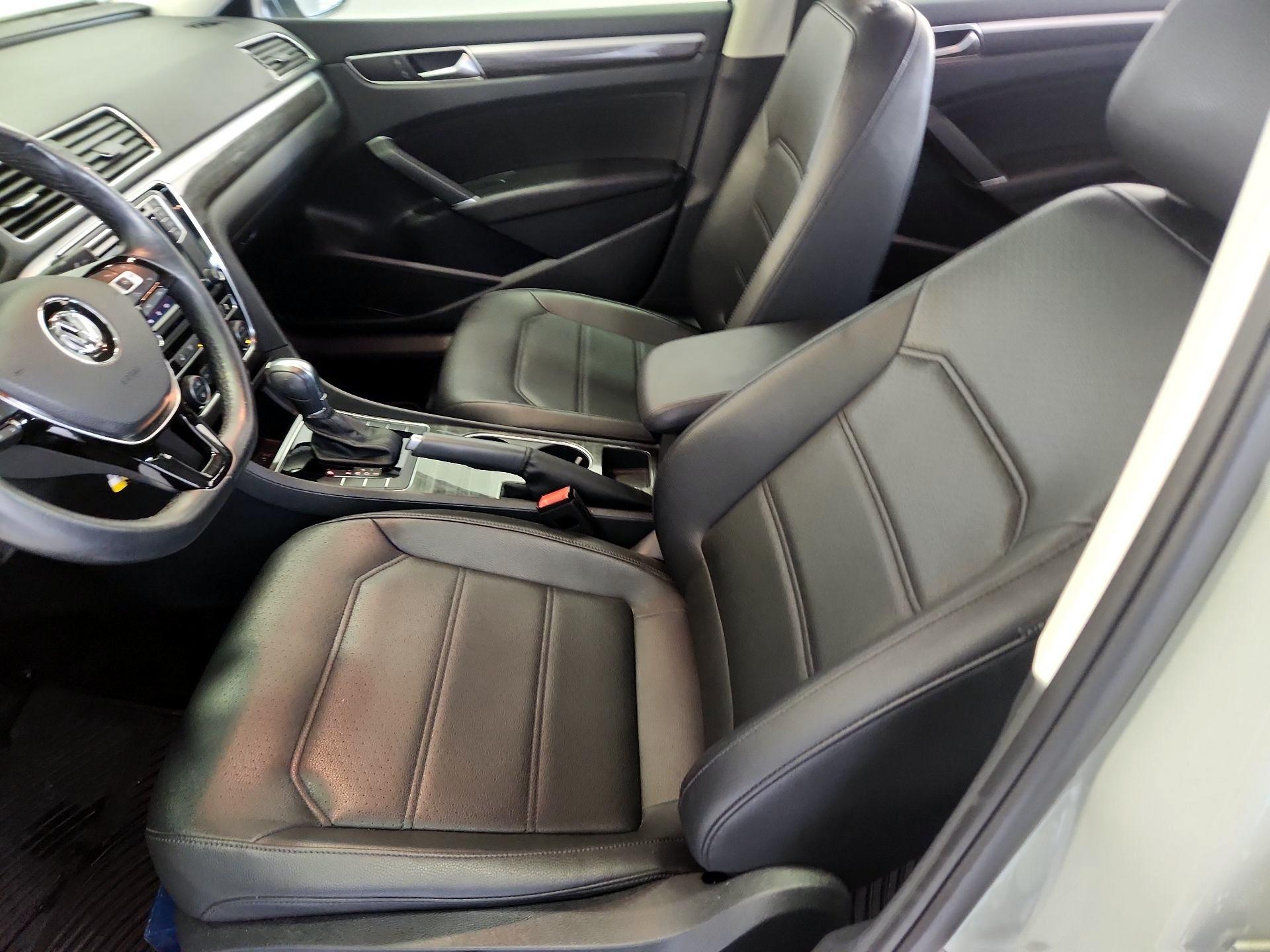 Thumbnail: 2016 Volkswagen Passat - 11