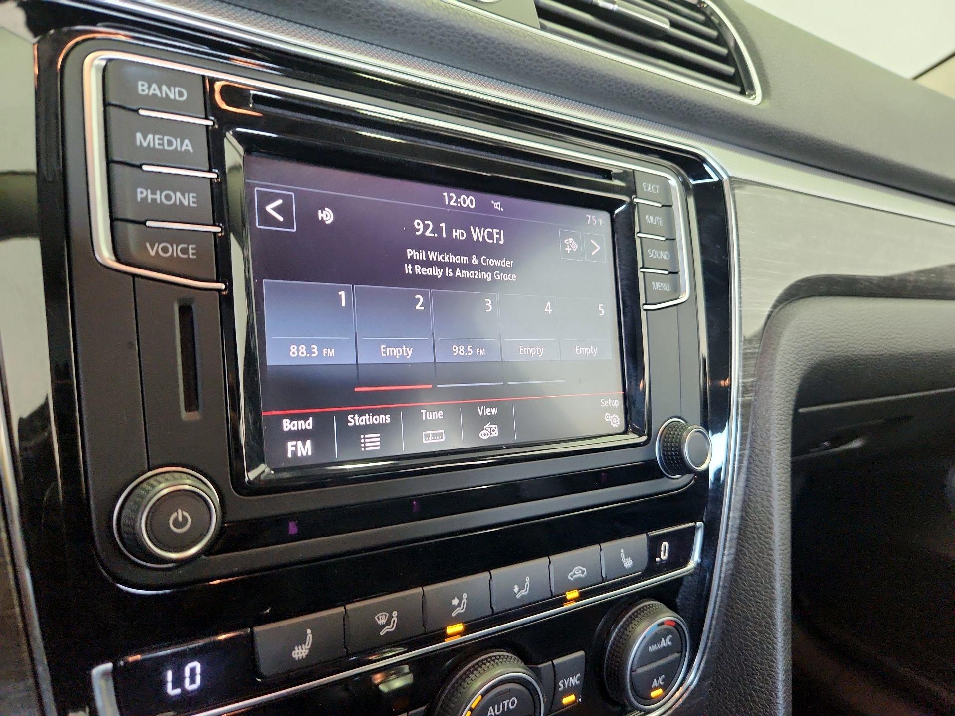 Thumbnail: 2016 Volkswagen Passat - 15
