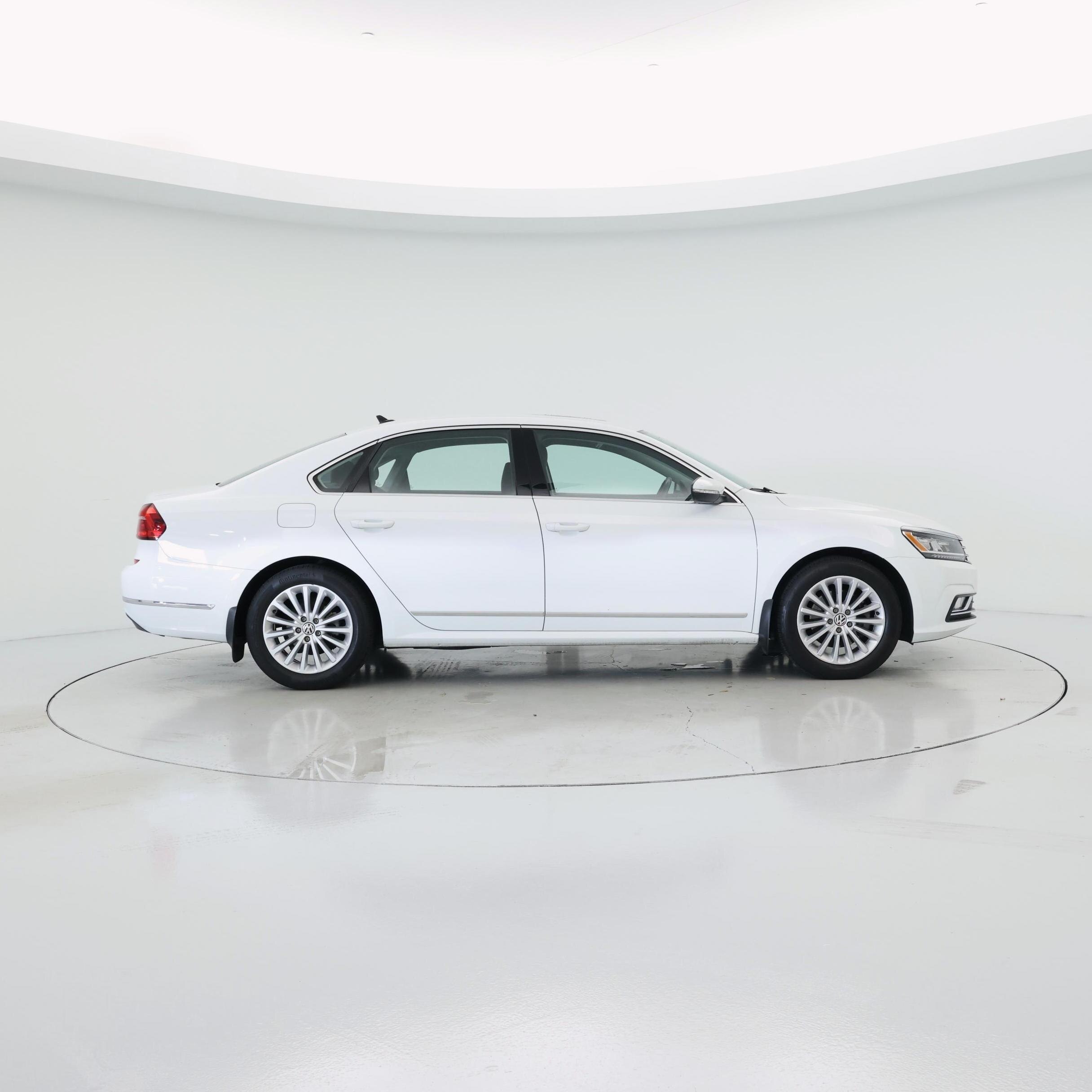 Thumbnail: 2016 Volkswagen Passat - 7