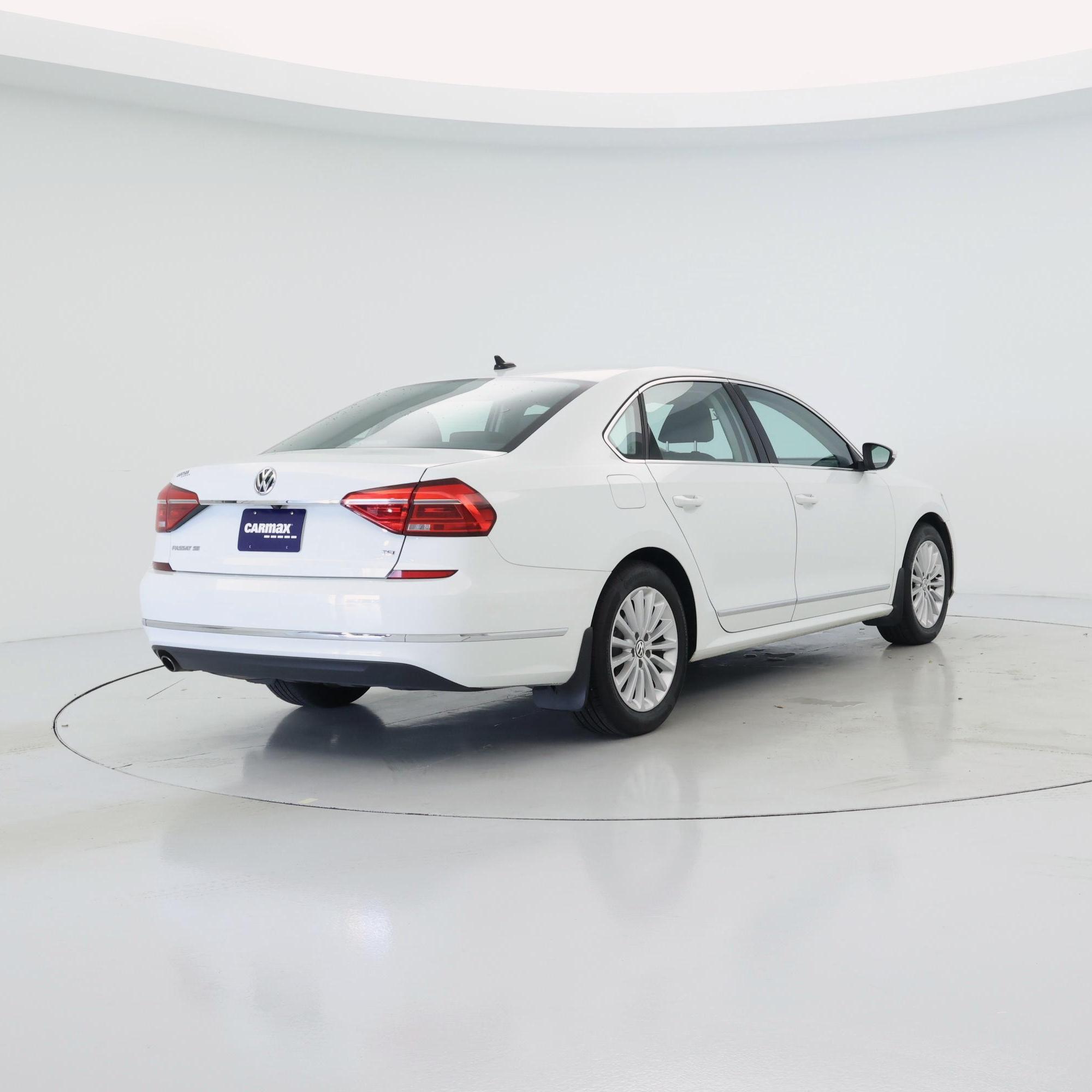 Thumbnail: 2016 Volkswagen Passat - 8