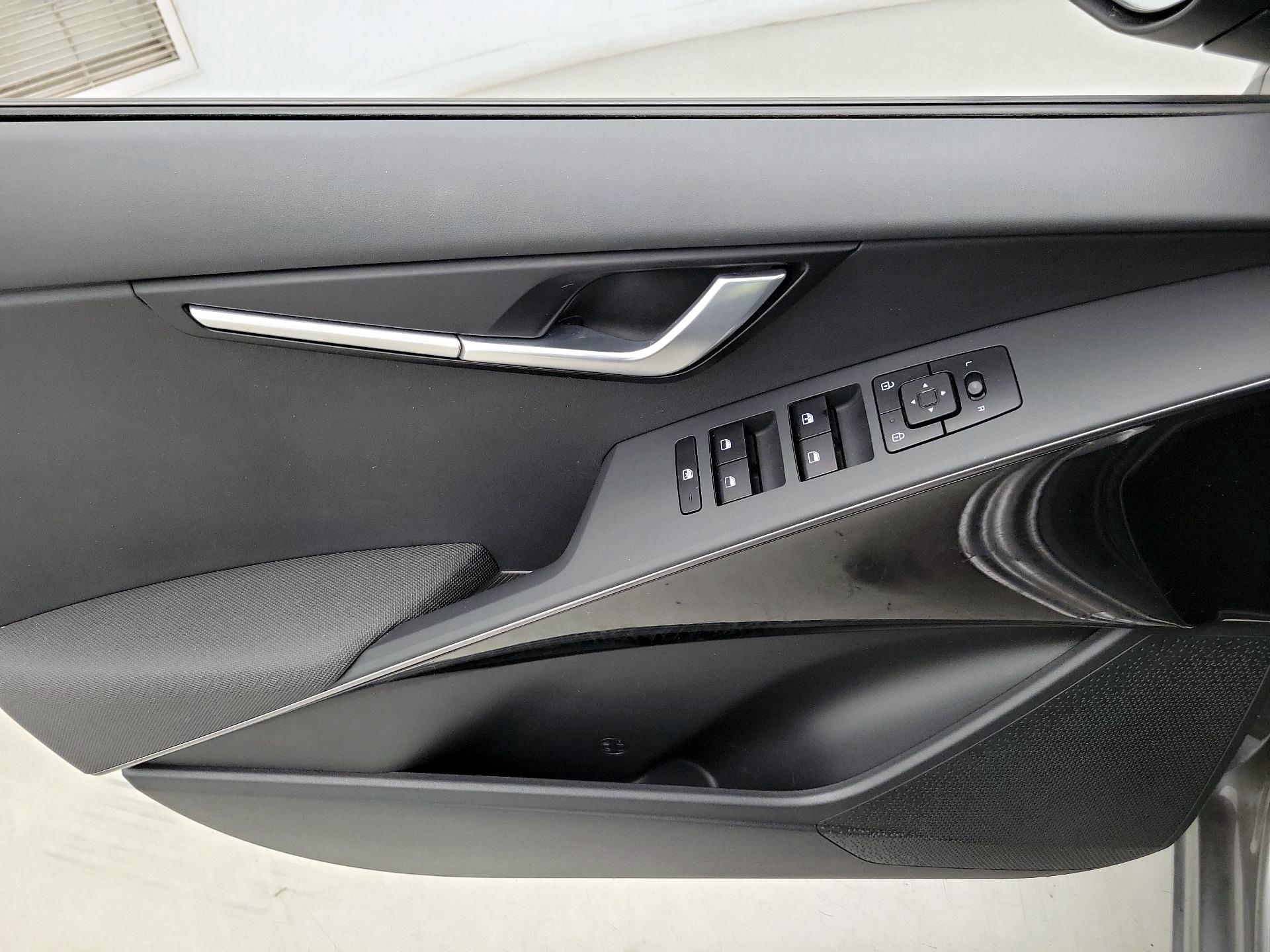 Thumbnail: 2024 Kia Niro - 12
