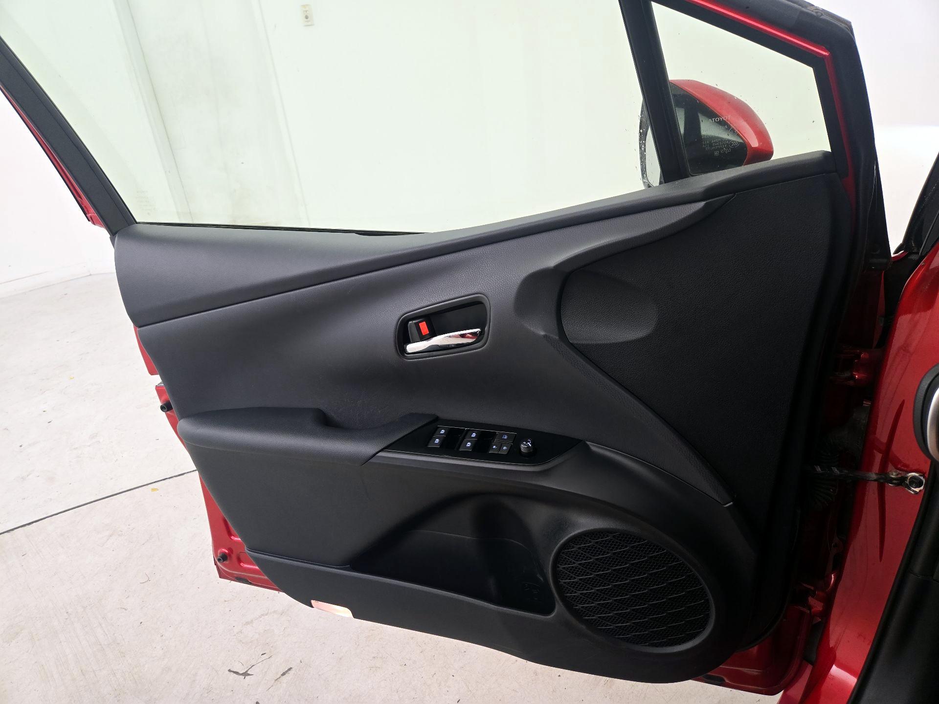 Thumbnail: 2017 Toyota Prius - 12