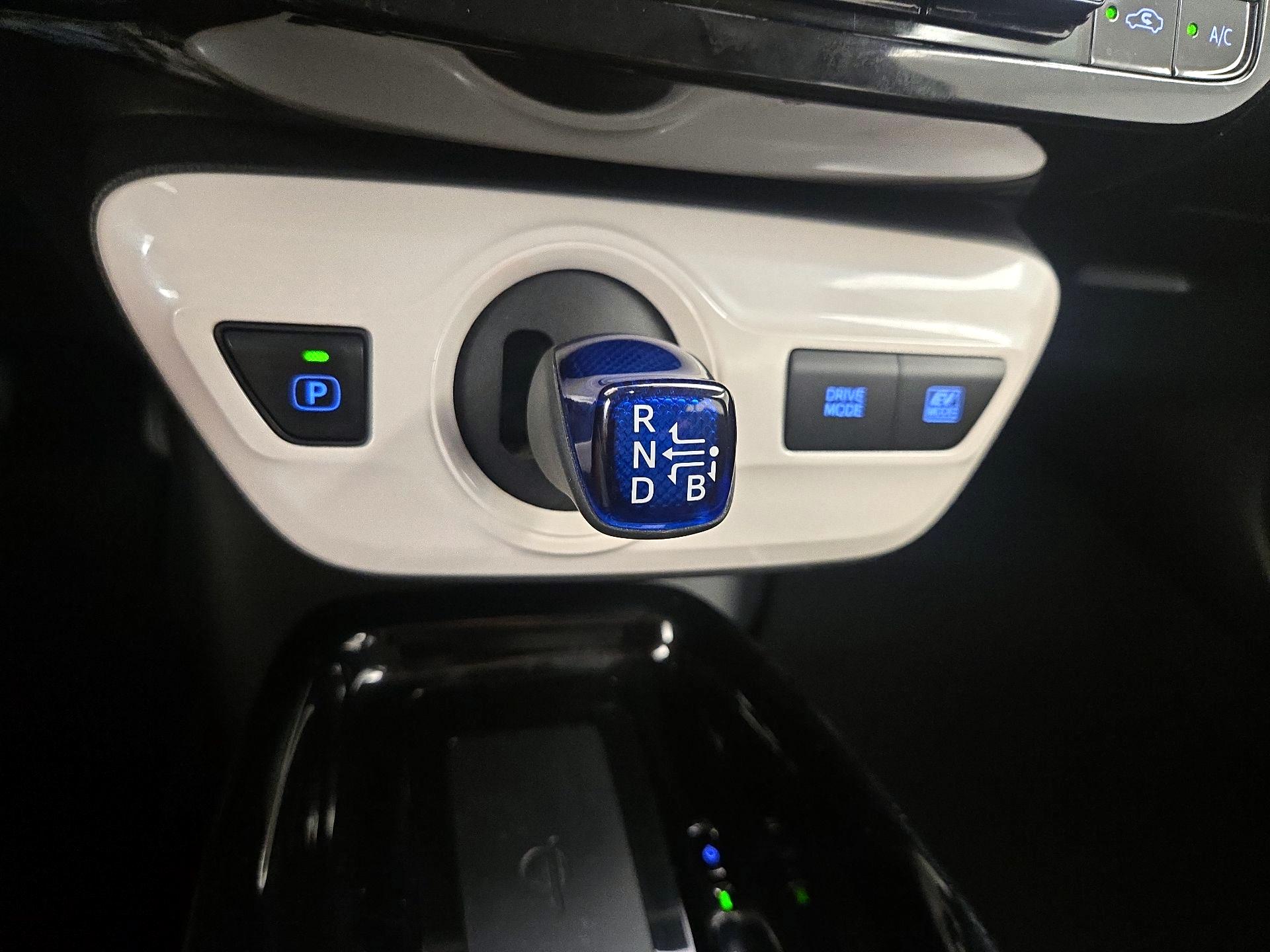 Thumbnail: 2017 Toyota Prius - 17