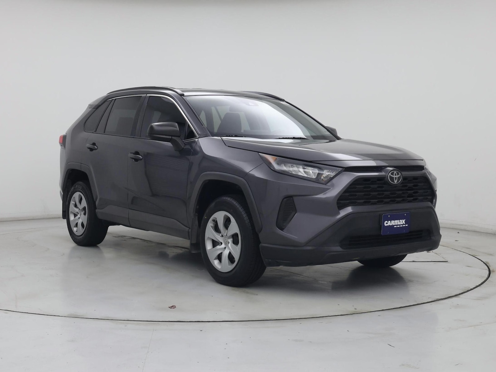 2020 Toyota RAV4 LE, photo 2