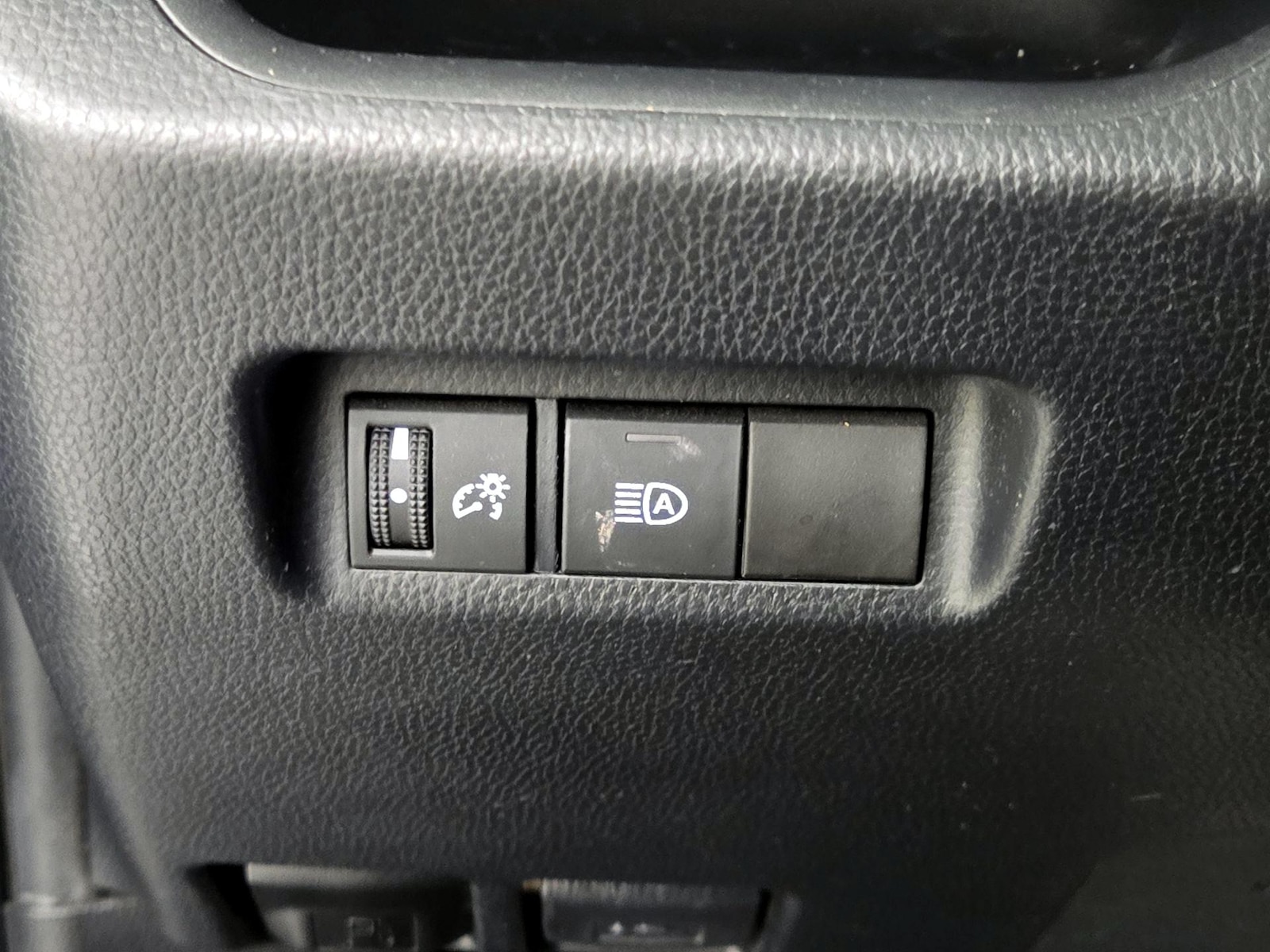 2020 Toyota RAV4 LE, photo 14