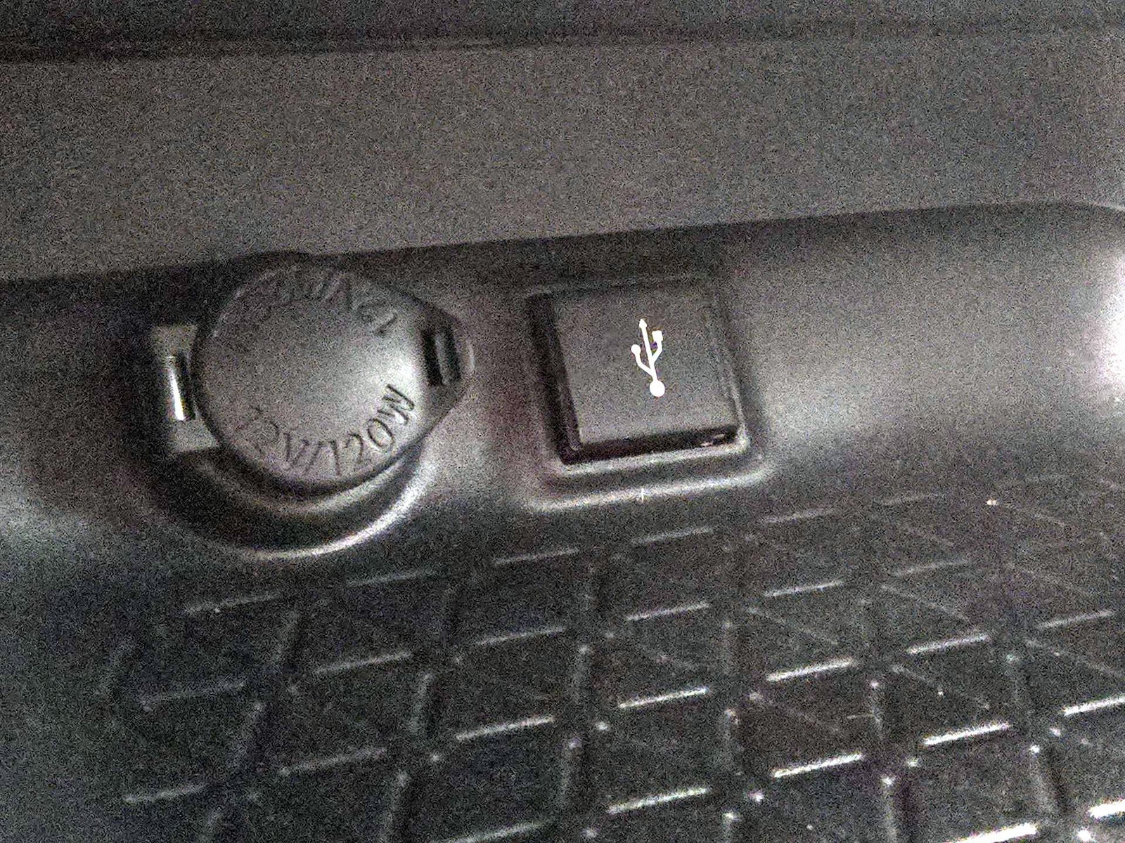2020 Toyota RAV4 LE, photo 19