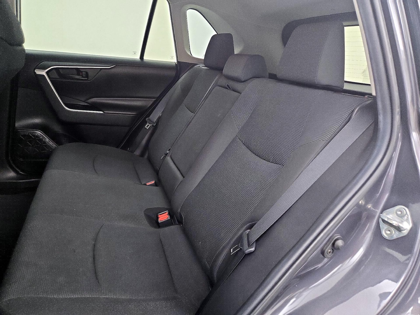 2020 Toyota RAV4 LE, photo 20